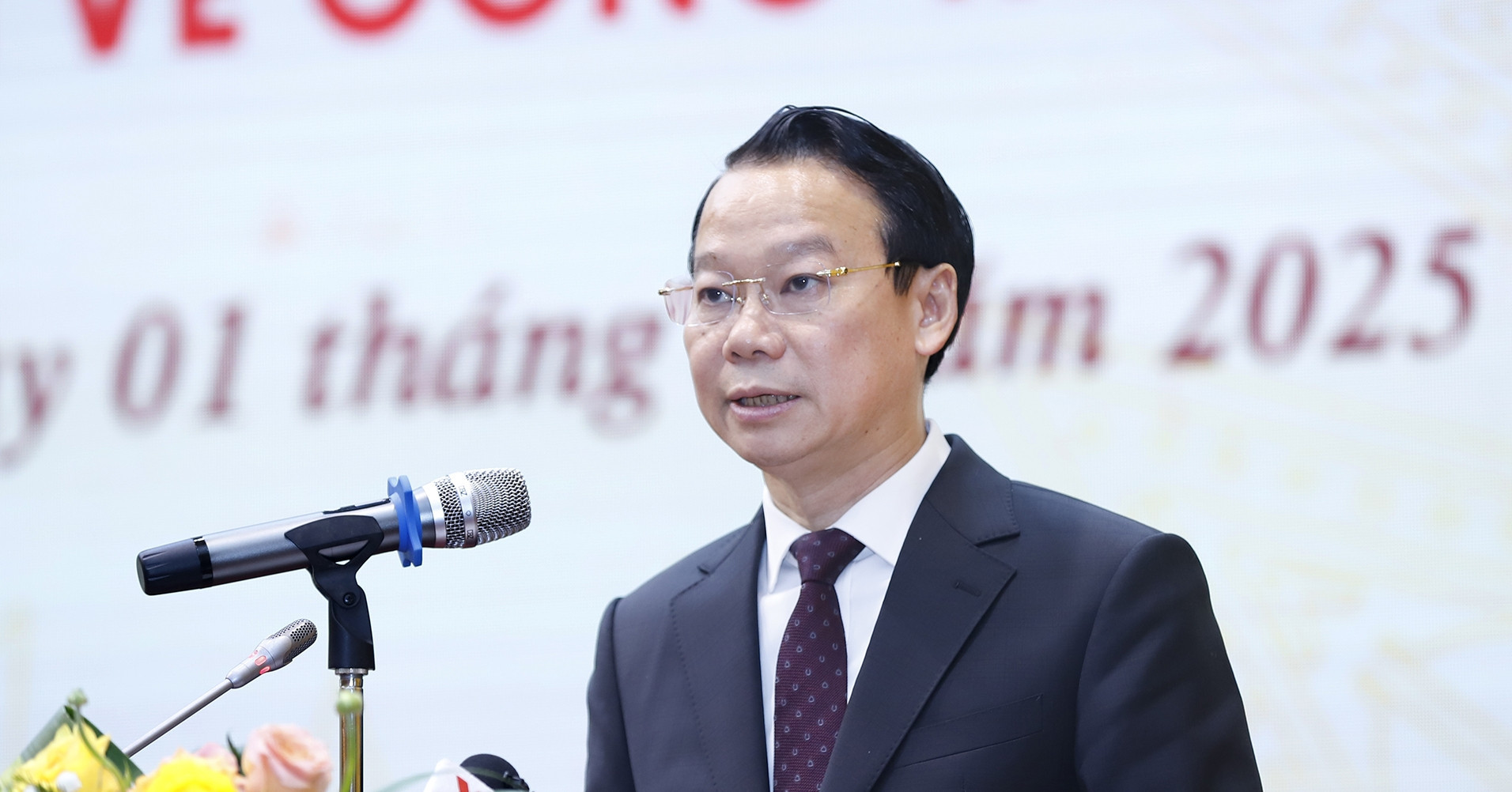 The Minister of Agriculture and the Environment assigns tasks to 10 assistant ministers