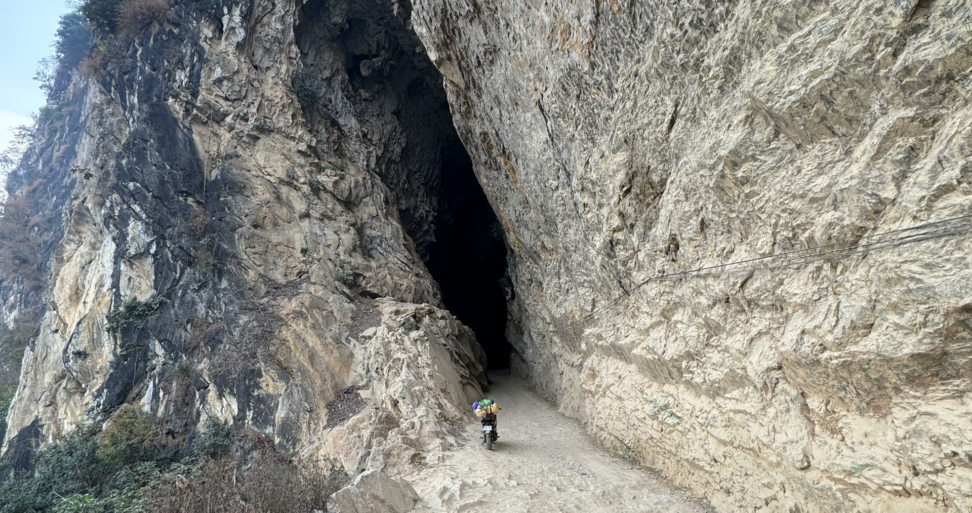 Ban Tham Cave: The only mountain tunnel road in Northwest Vietnam