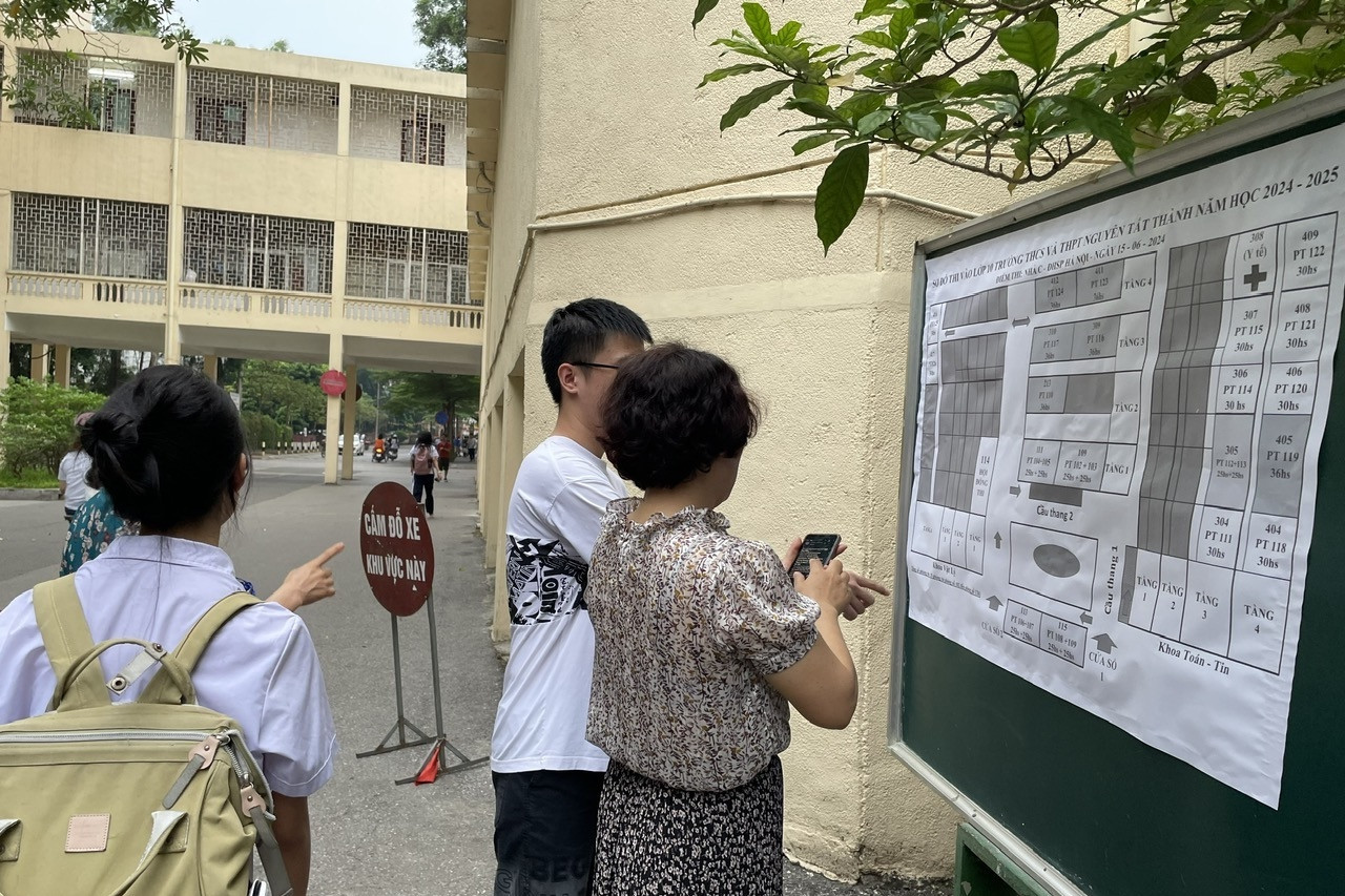Parents spend millions of VND to ‘reserve’ spots for children at private schools