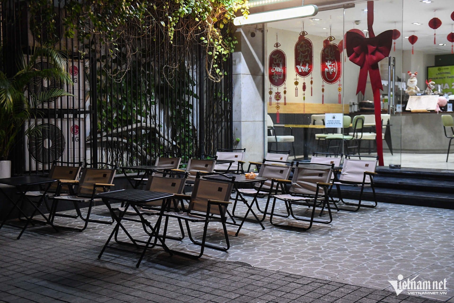 hanoi pedestrian street1.jpg
