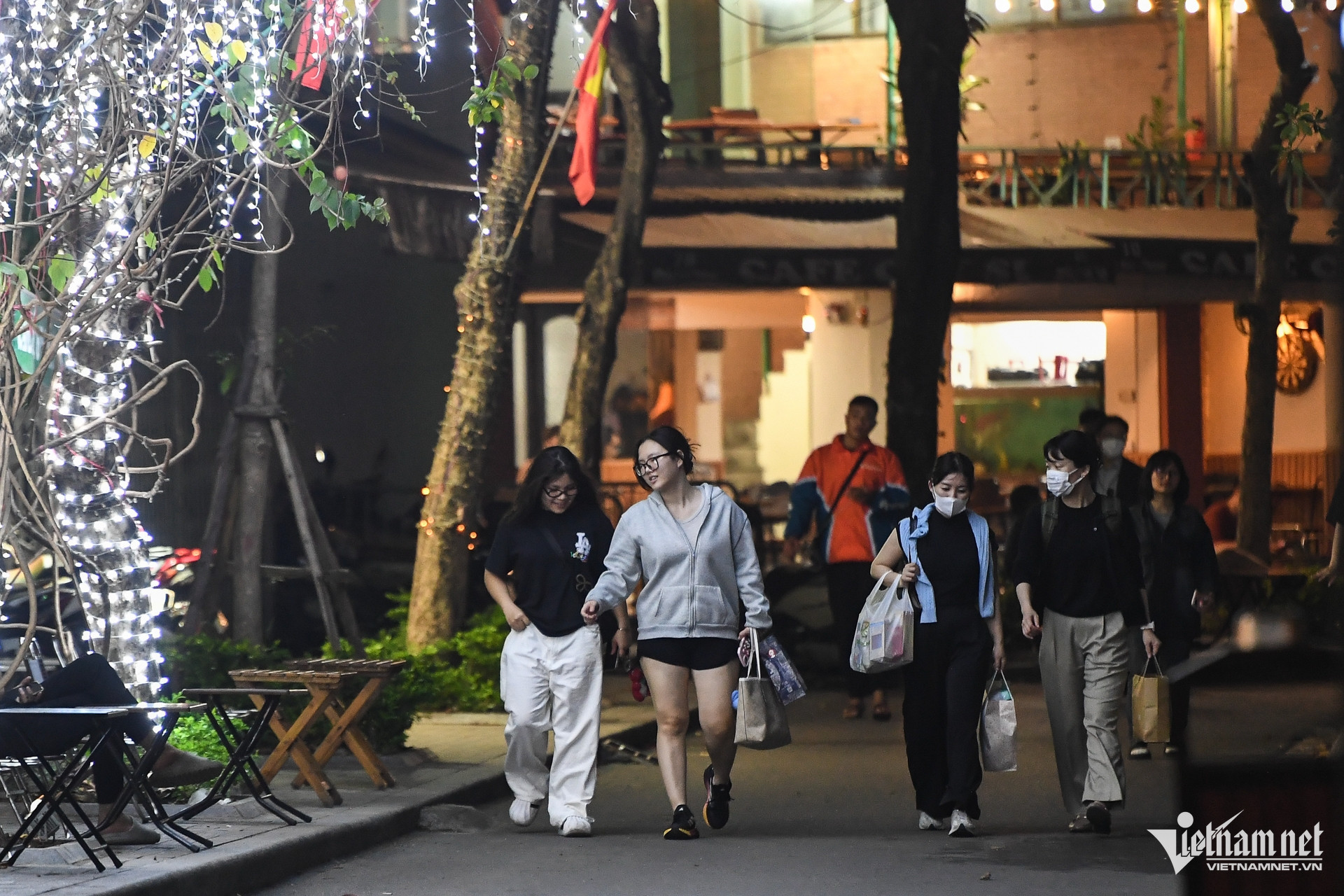 hanoi pedestrian street9.jpg