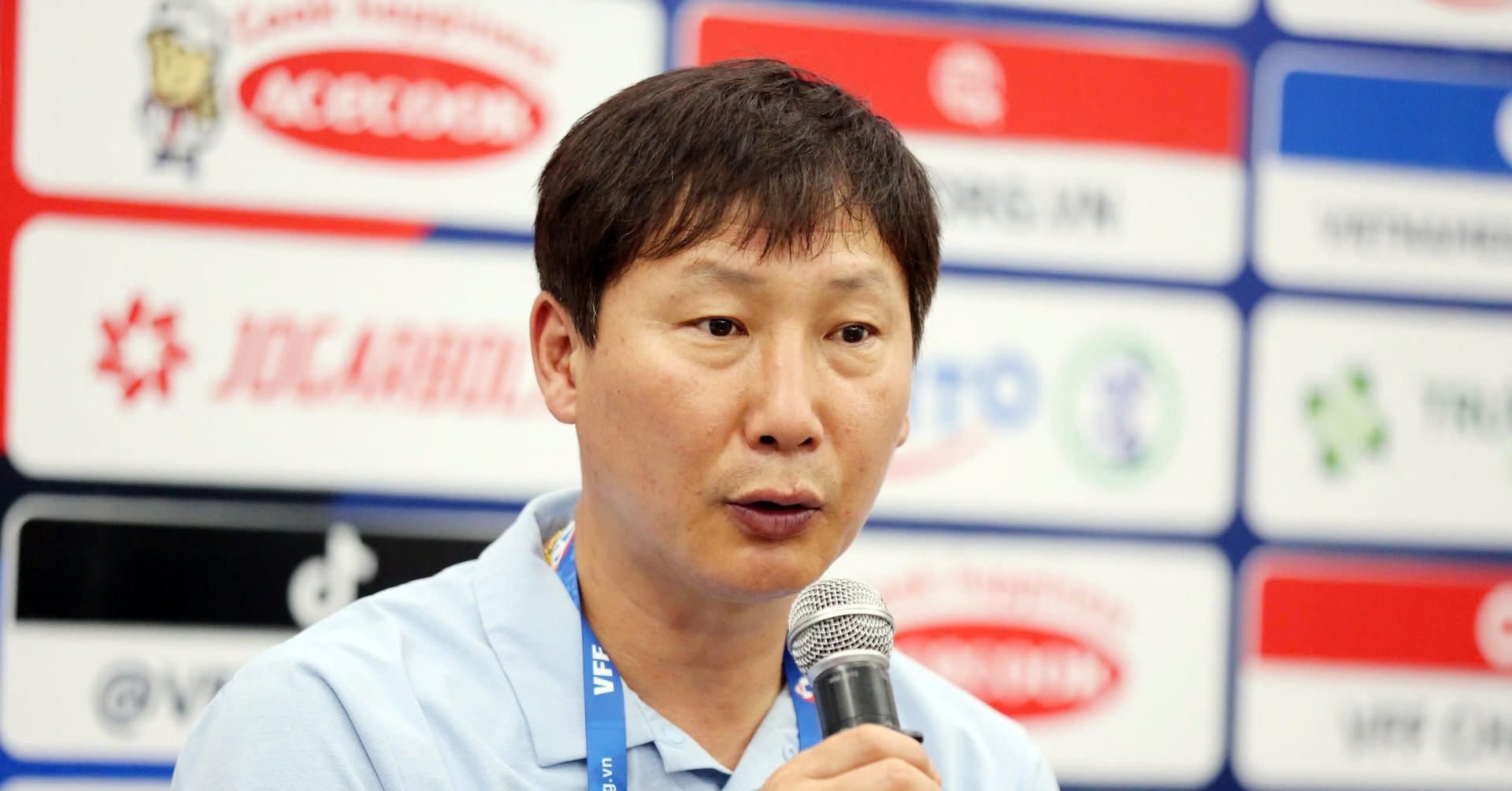 VN edges past Cambodia 2-1 as Coach Kim Sang Sik assesses team’s performance