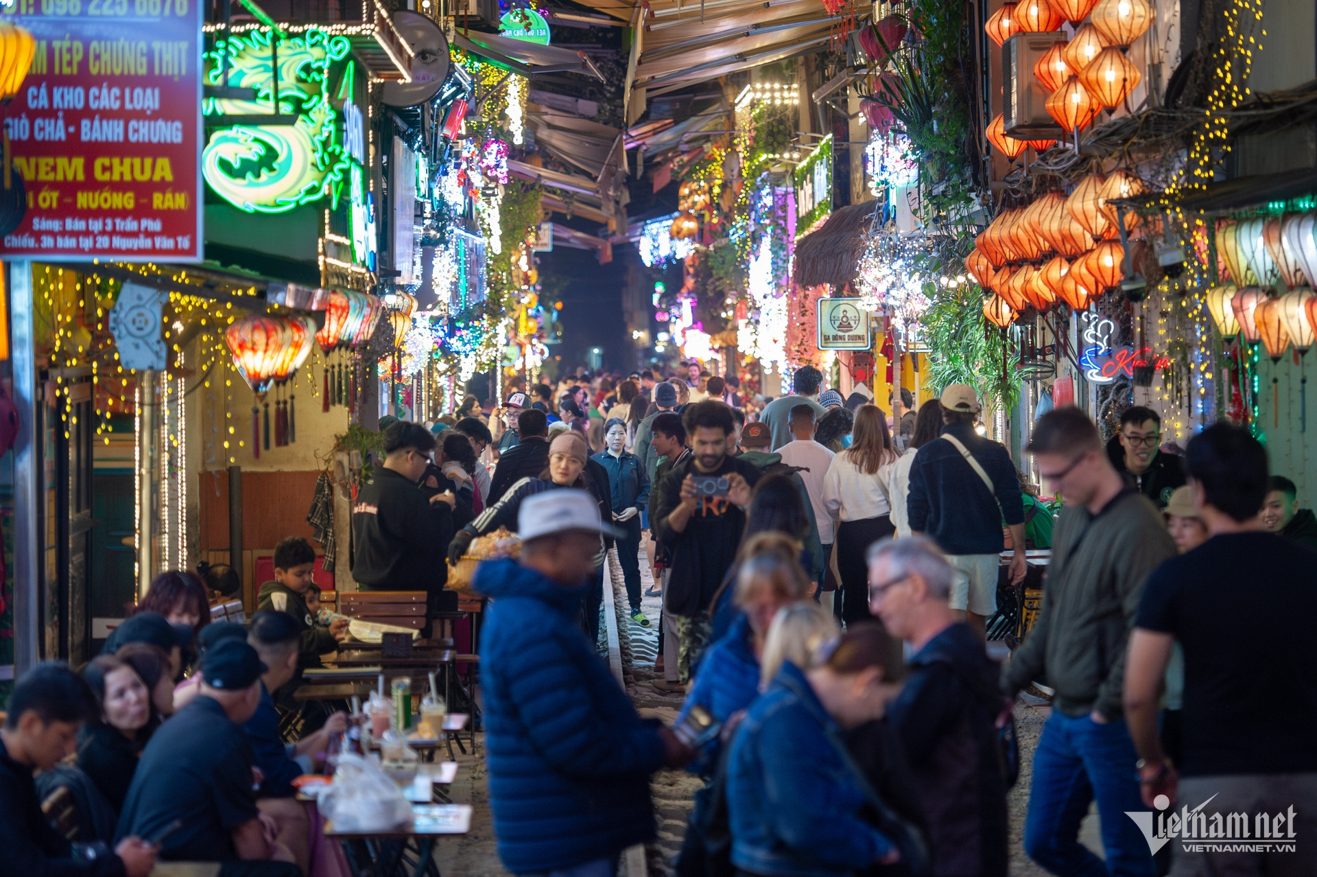 hanoi train street.jpg