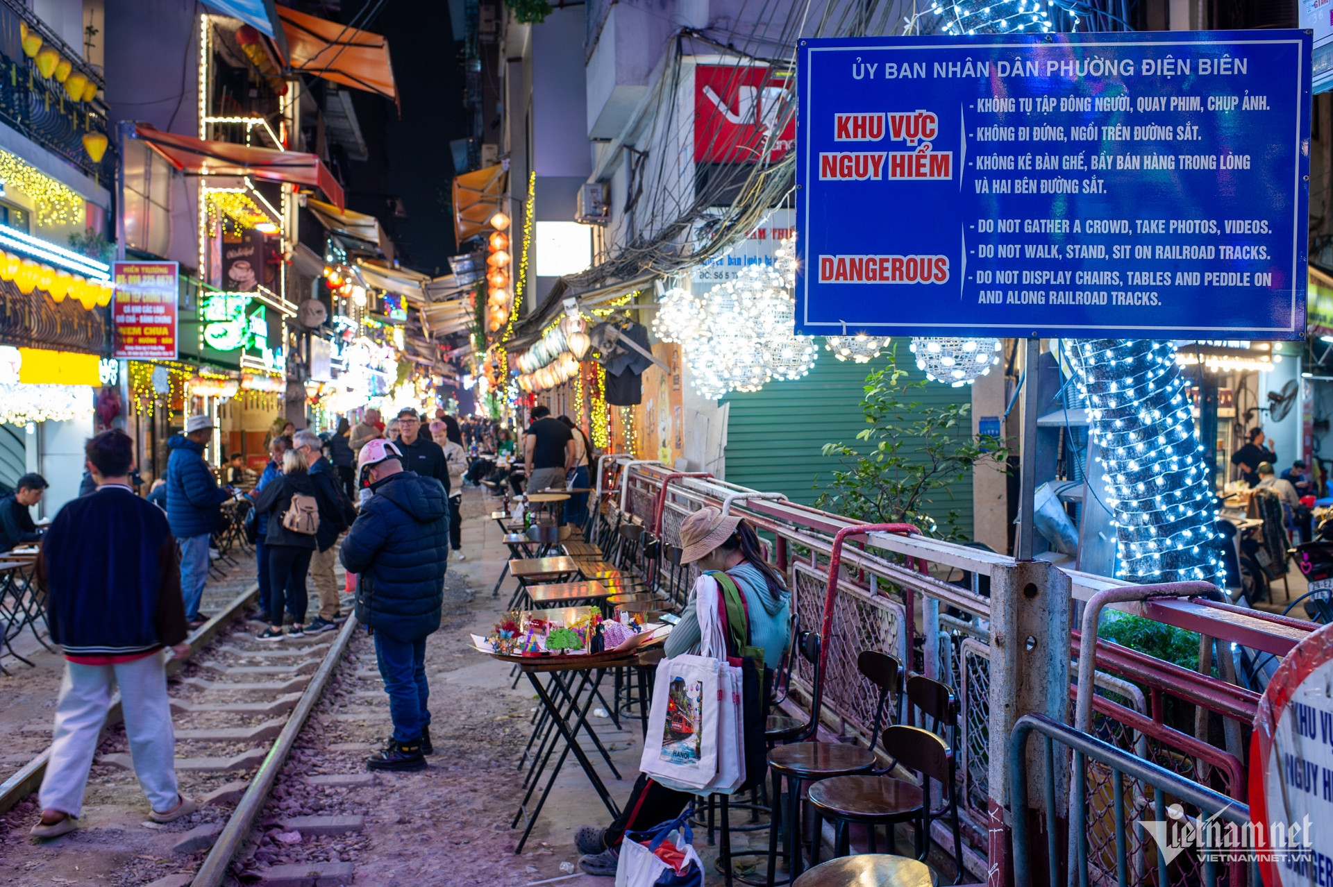 hanoi train street1.jpg