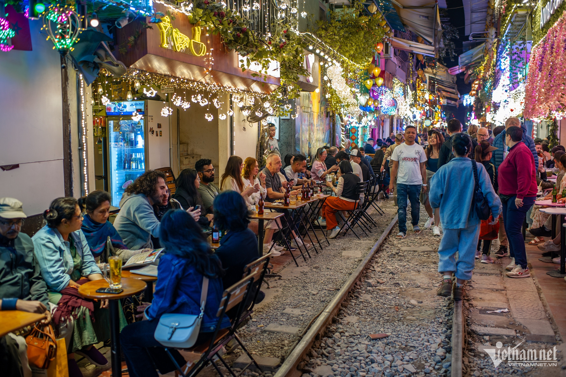 hanoi train street2.jpg