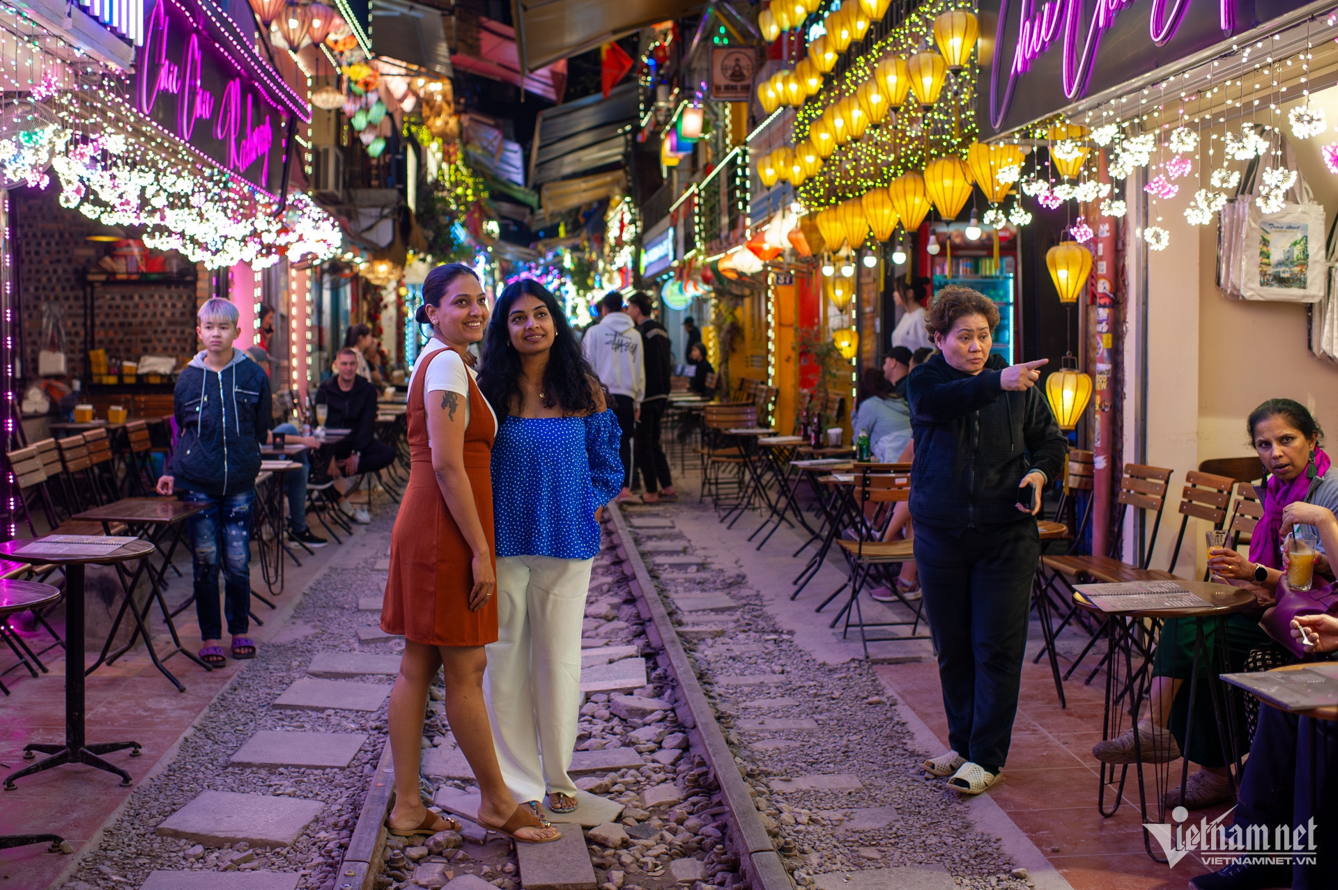 hanoi train street5.jpg