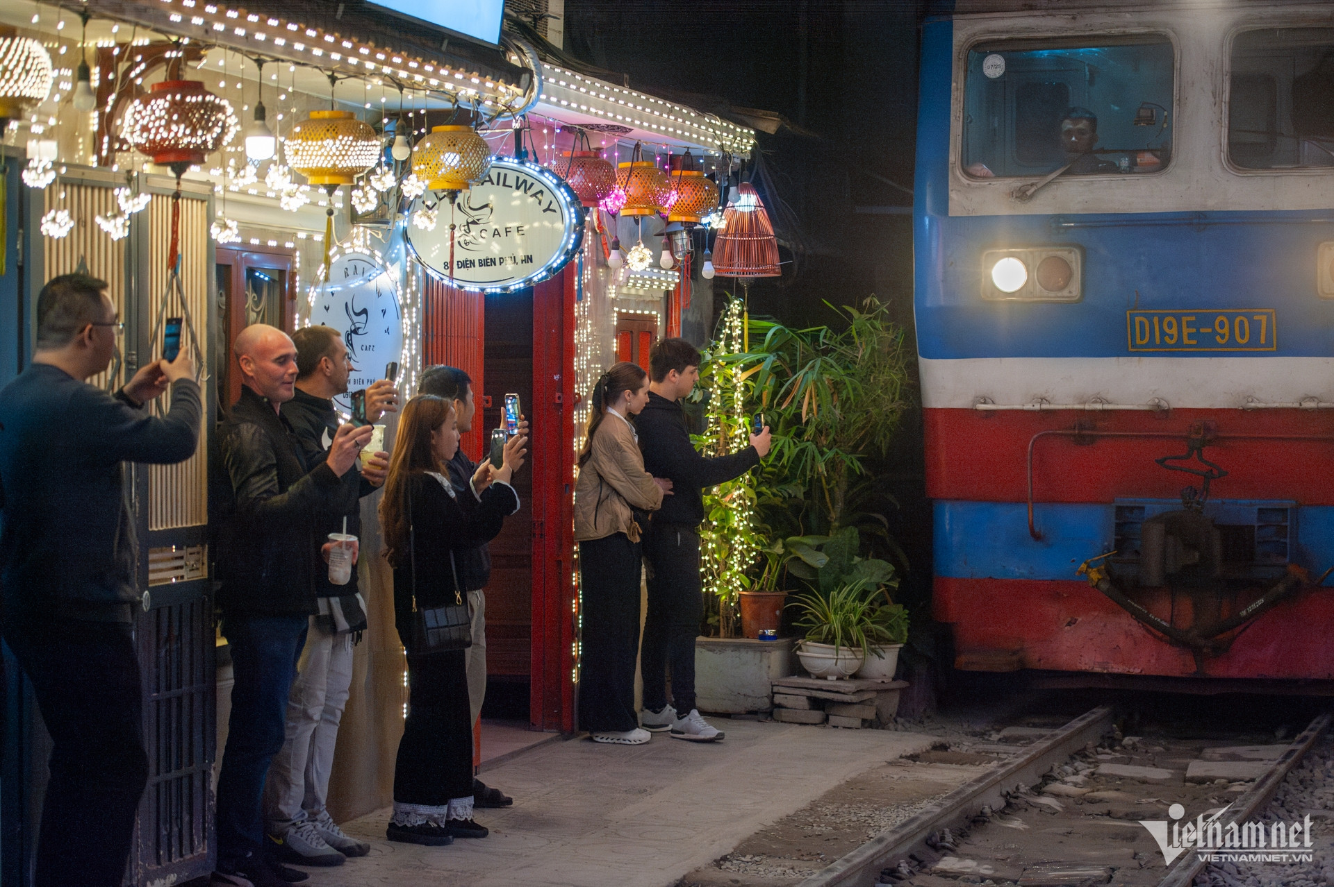 hanoi train street8.jpg