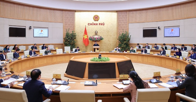 Prime Minister issues plan to boost decentralization and streamline governance