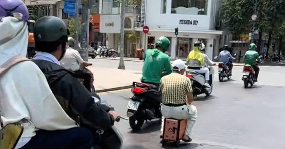 Police investigate viral clip of man 'riding' suitcase in Ho Chi Minh City