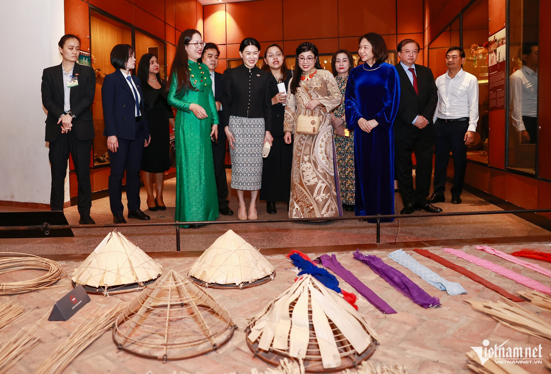 vietnam singapore.jpg