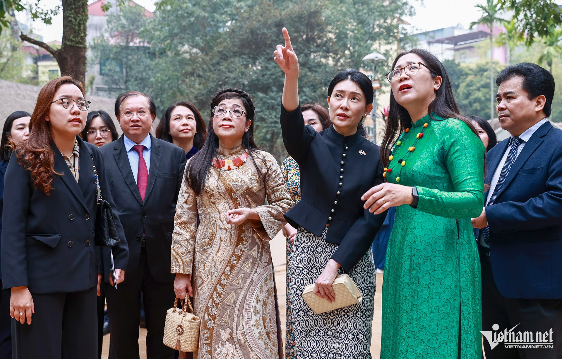 vietnam singapore2.jpg