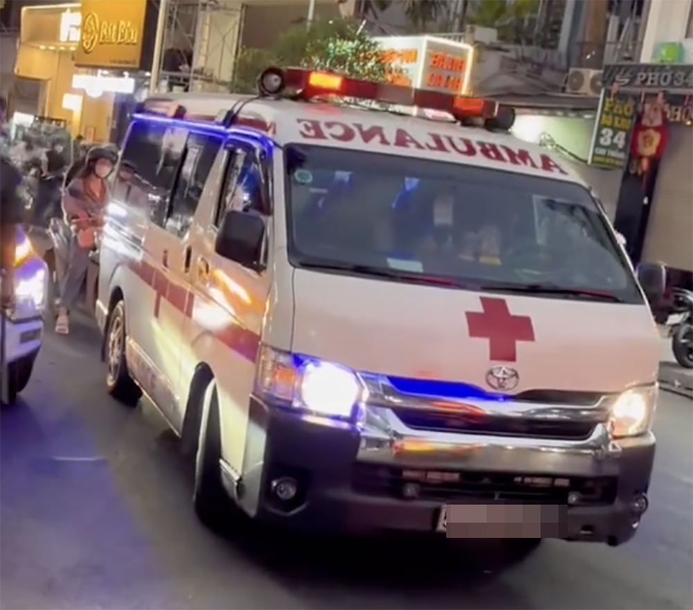 xe cuu thuong CSGT 1.png