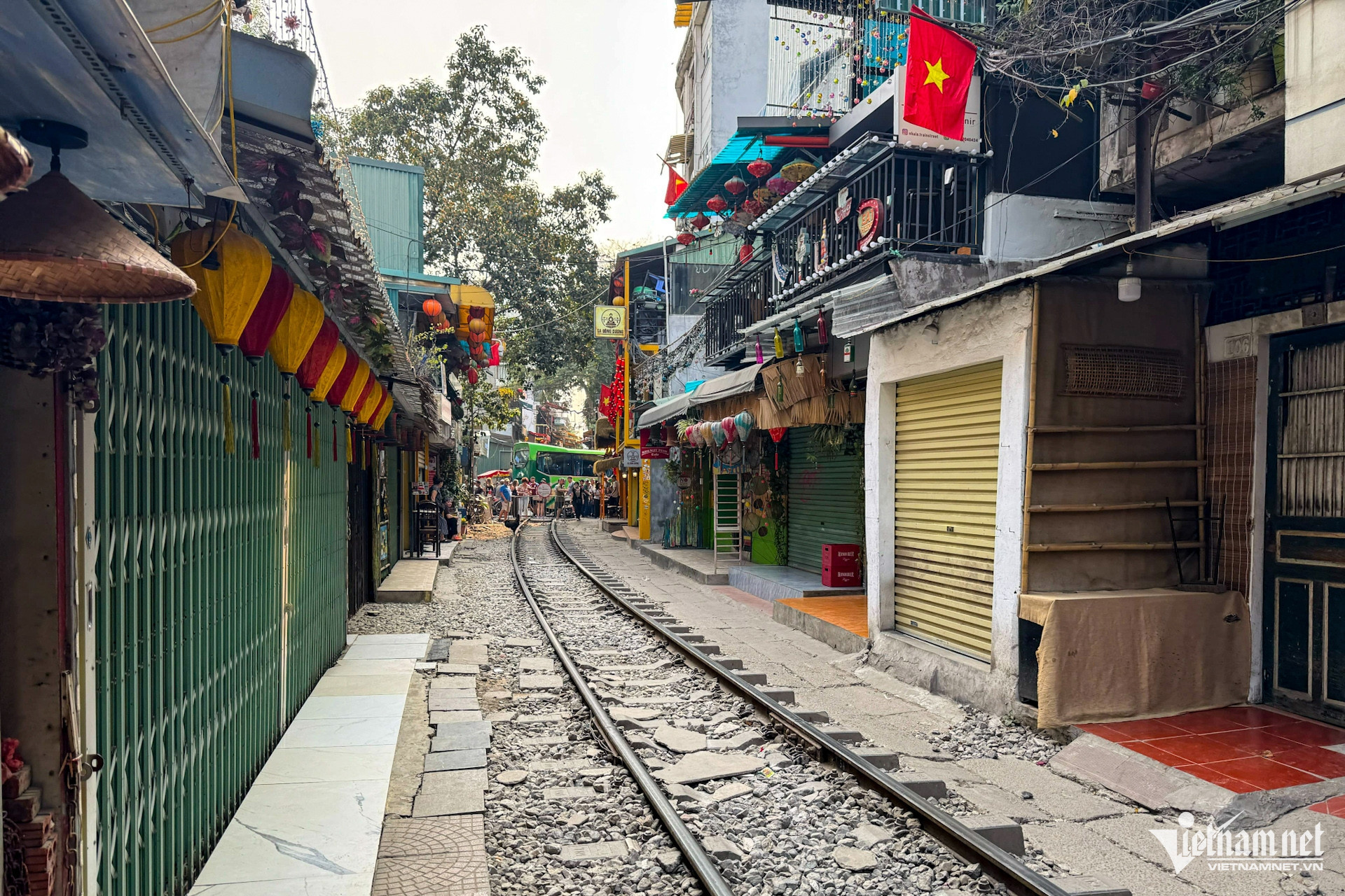 hanoi train street1.jpg