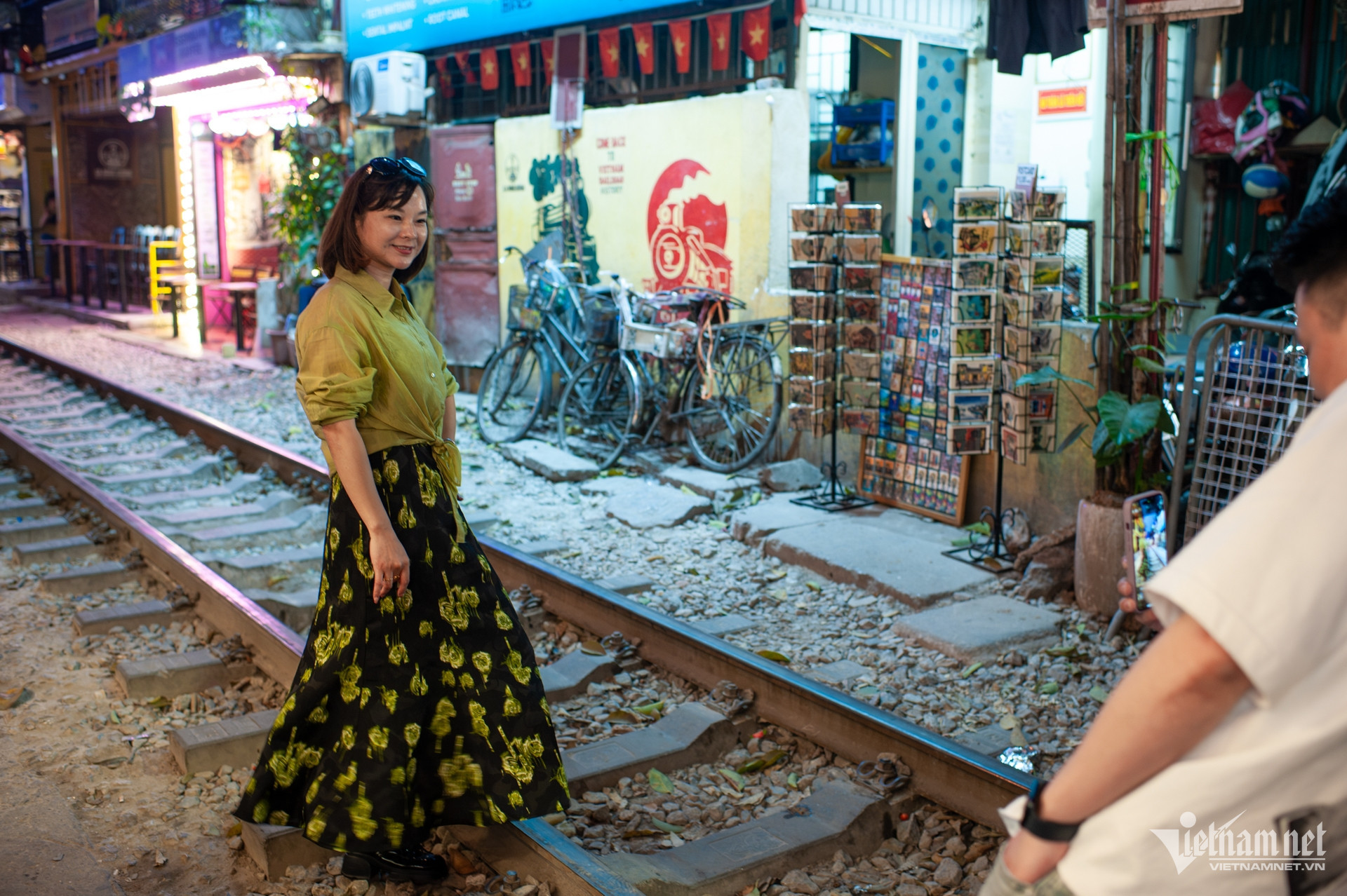 hanoi train street10.jpg