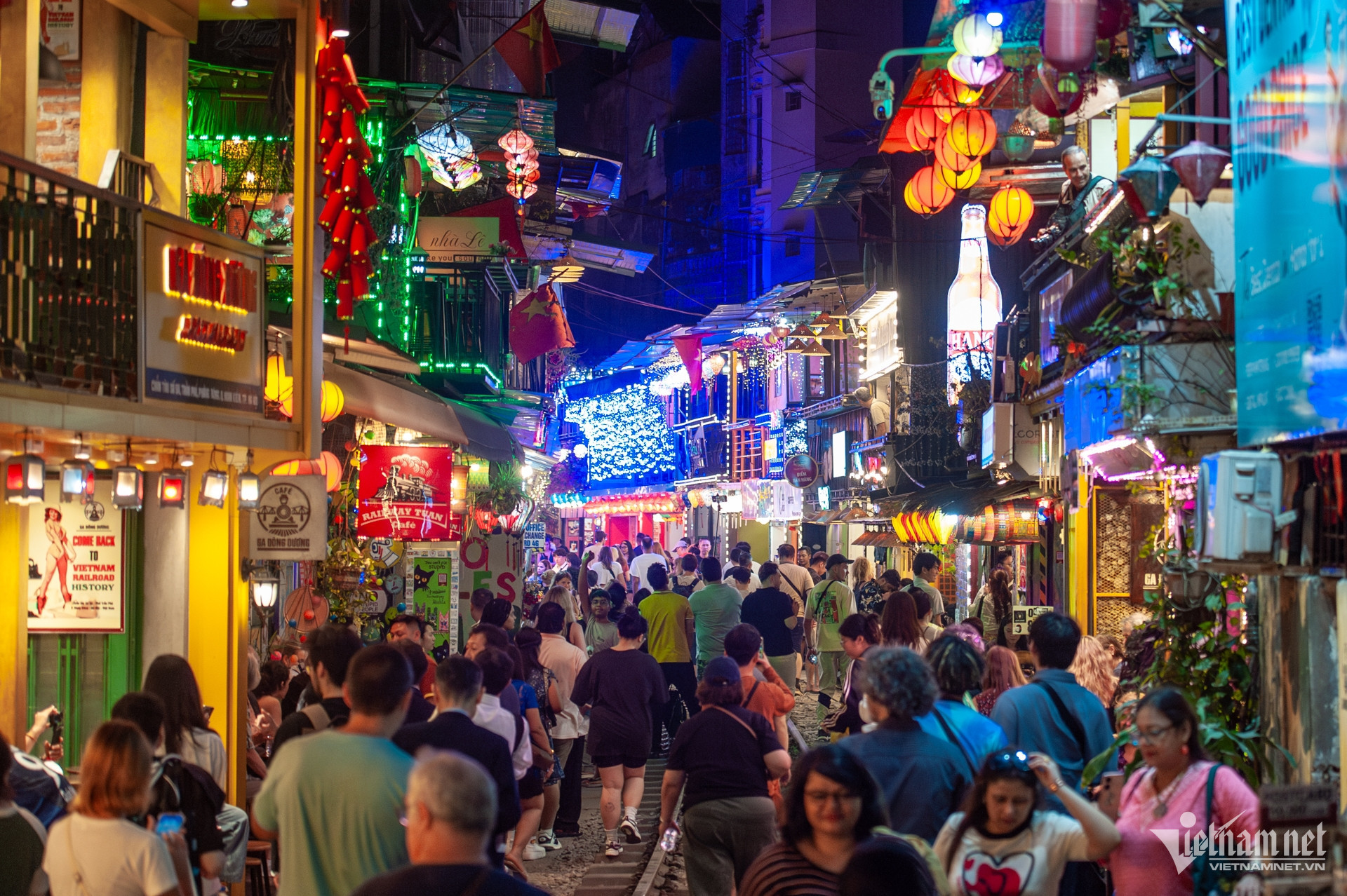 hanoi train street11.jpg