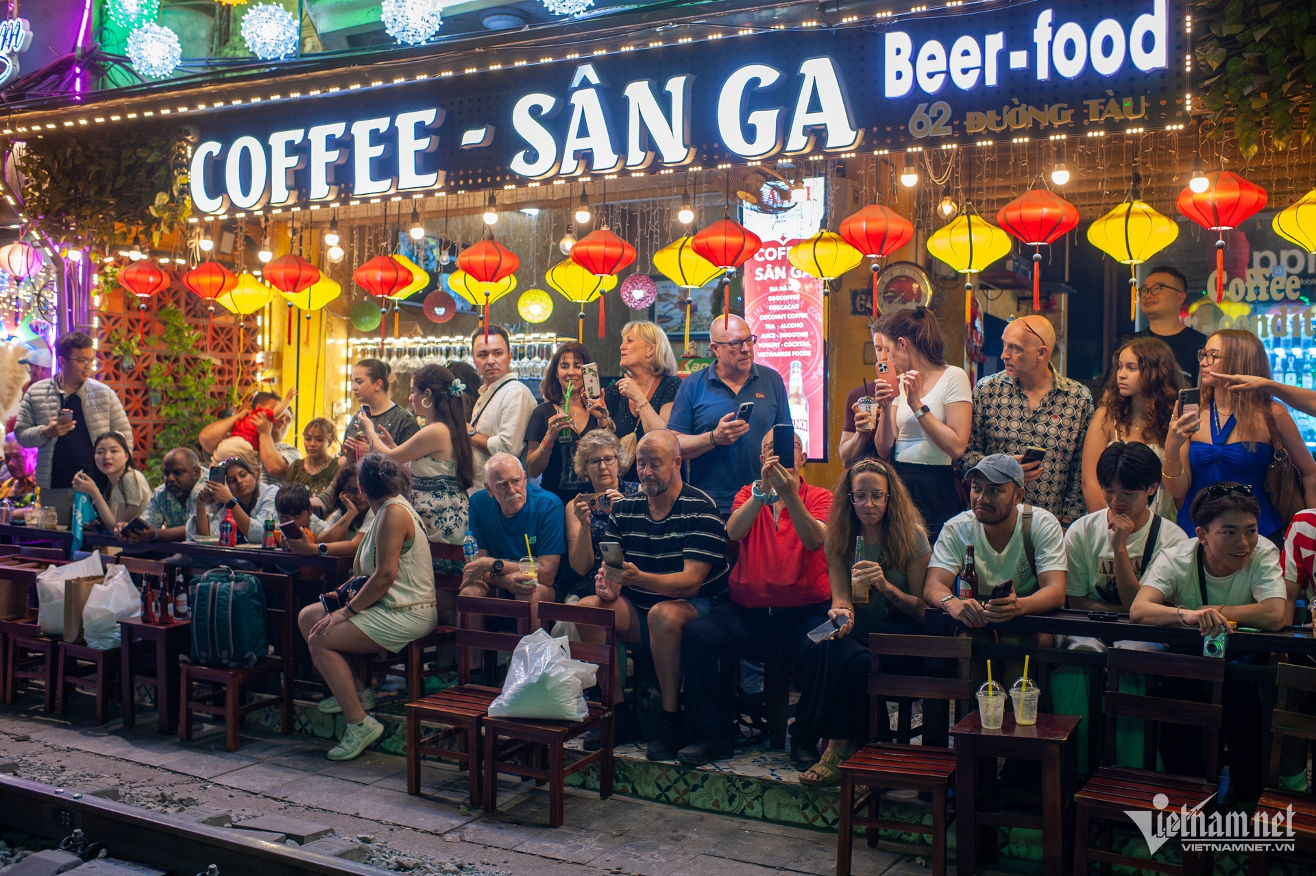 hanoi train street12.jpg
