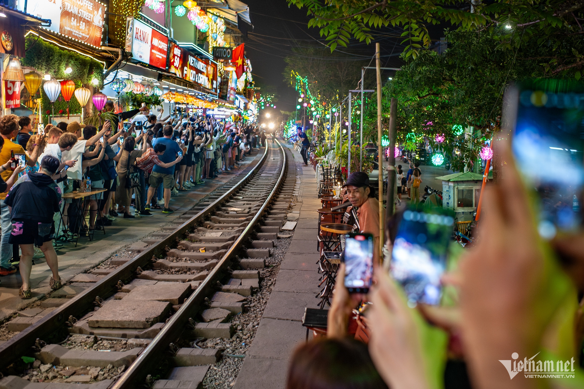hanoi train street13.jpg