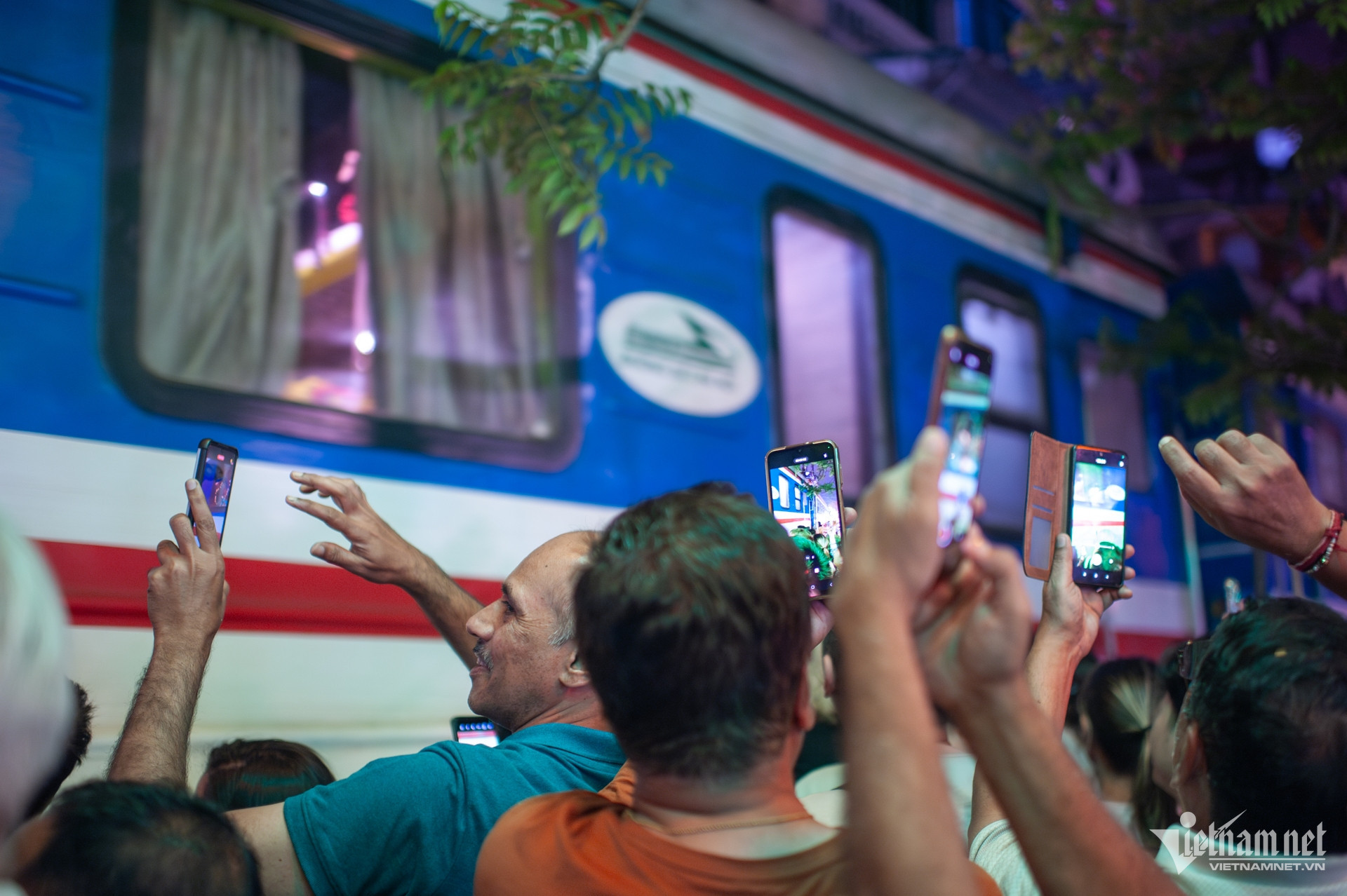 hanoi train street14.jpg