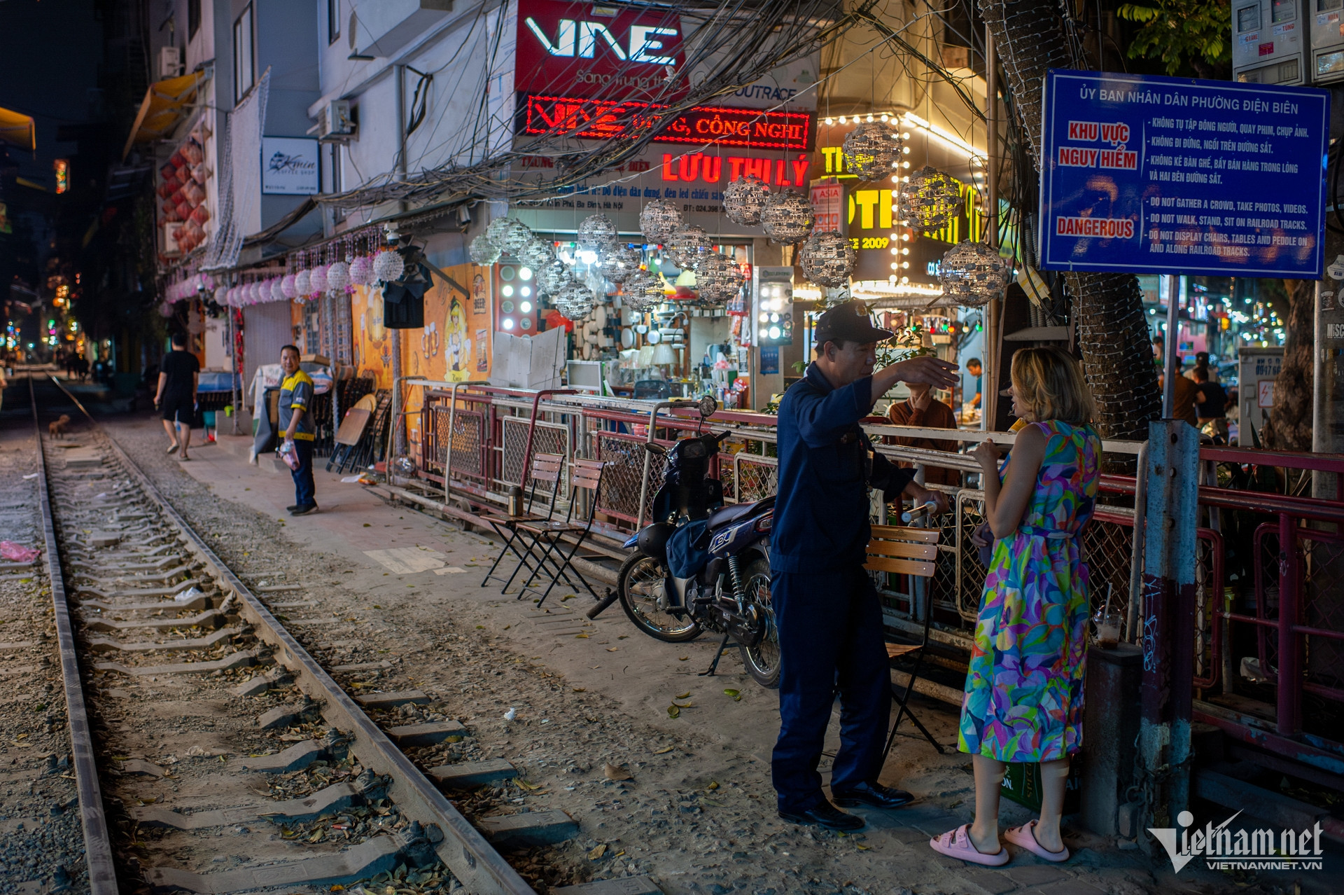 hanoi train street3.jpg