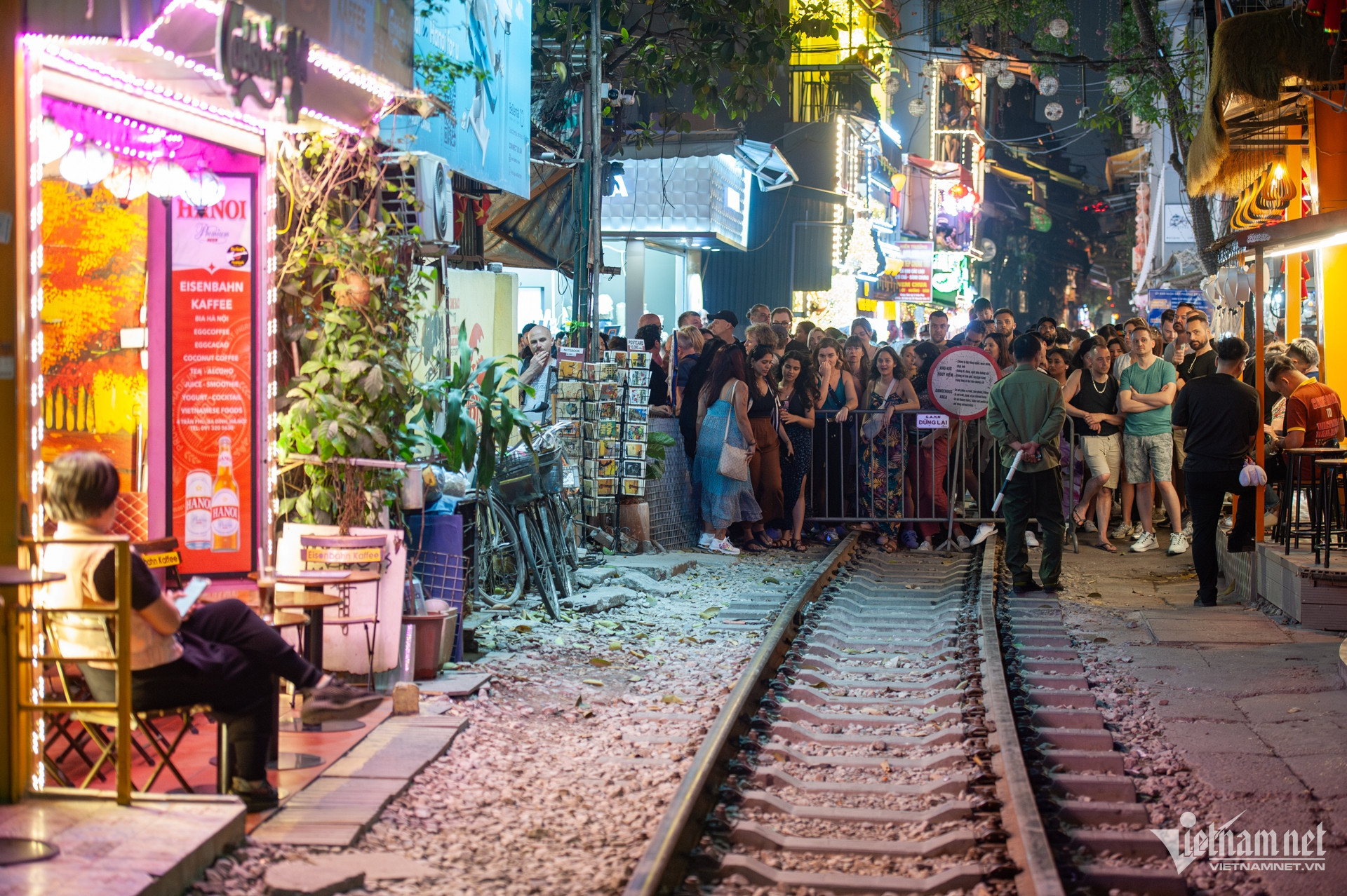 hanoi train street8.jpg