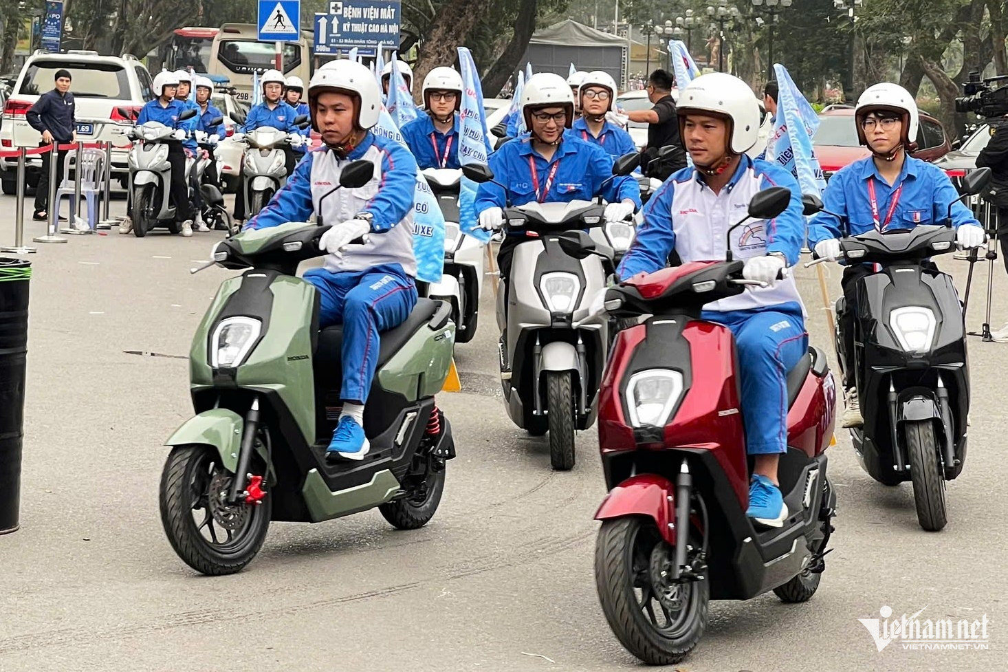 W-doi mu bao hiem.jpg