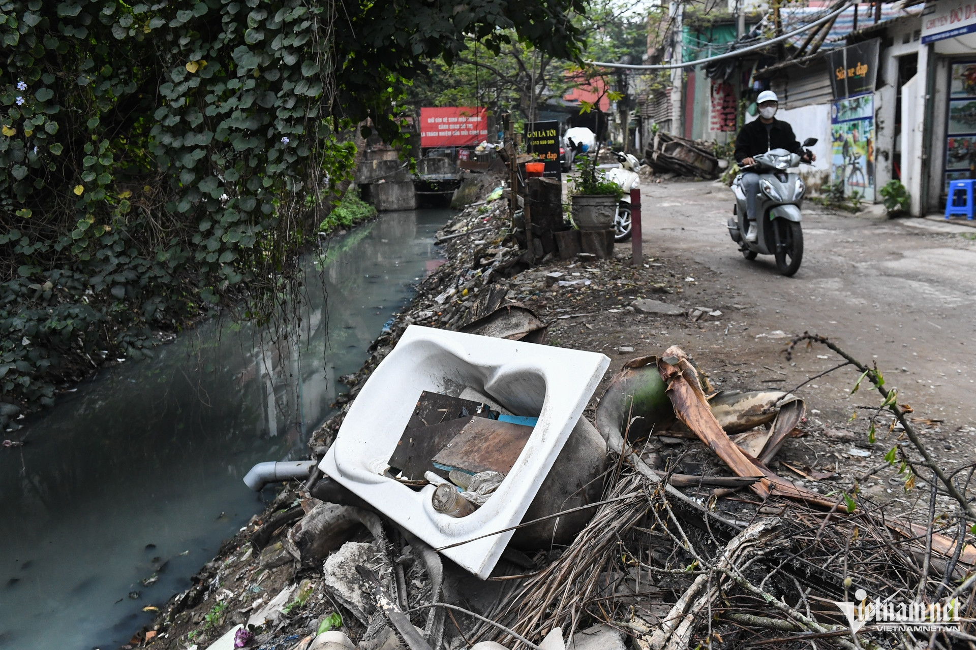 water pollution hanoi14.jpg