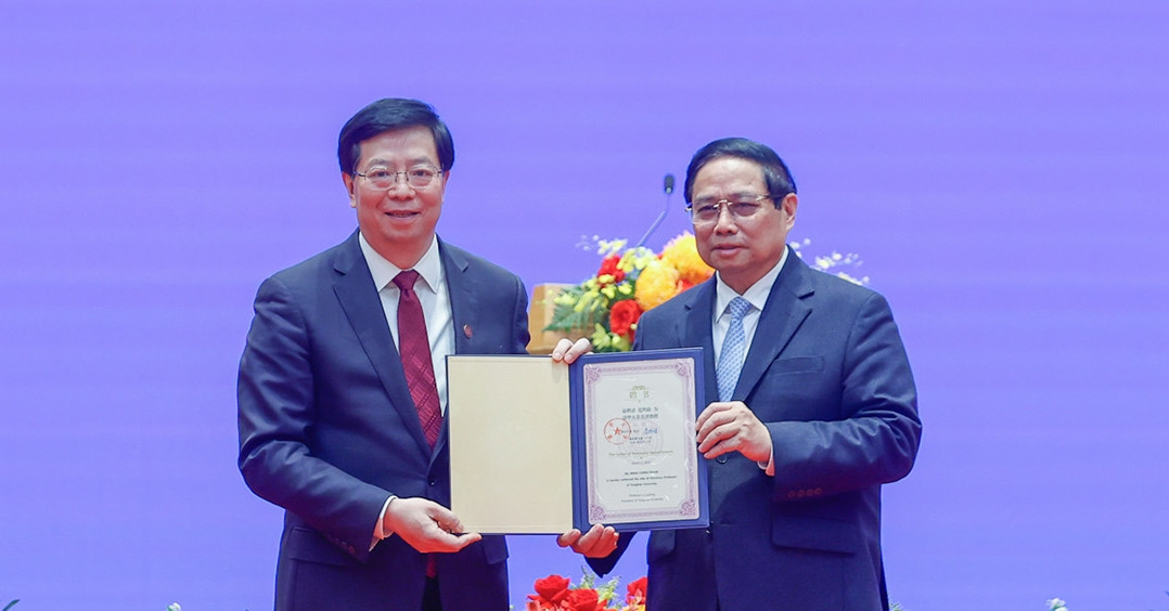 PM Pham Minh Chinh awarded honorary professor title by Tsinghua University