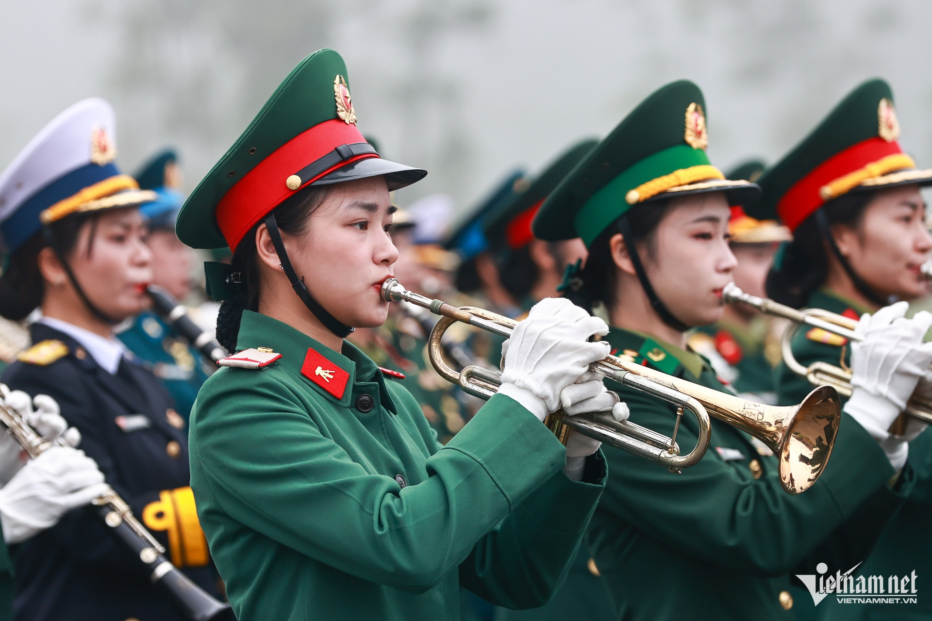 vietnam parade.jpg10.jpg