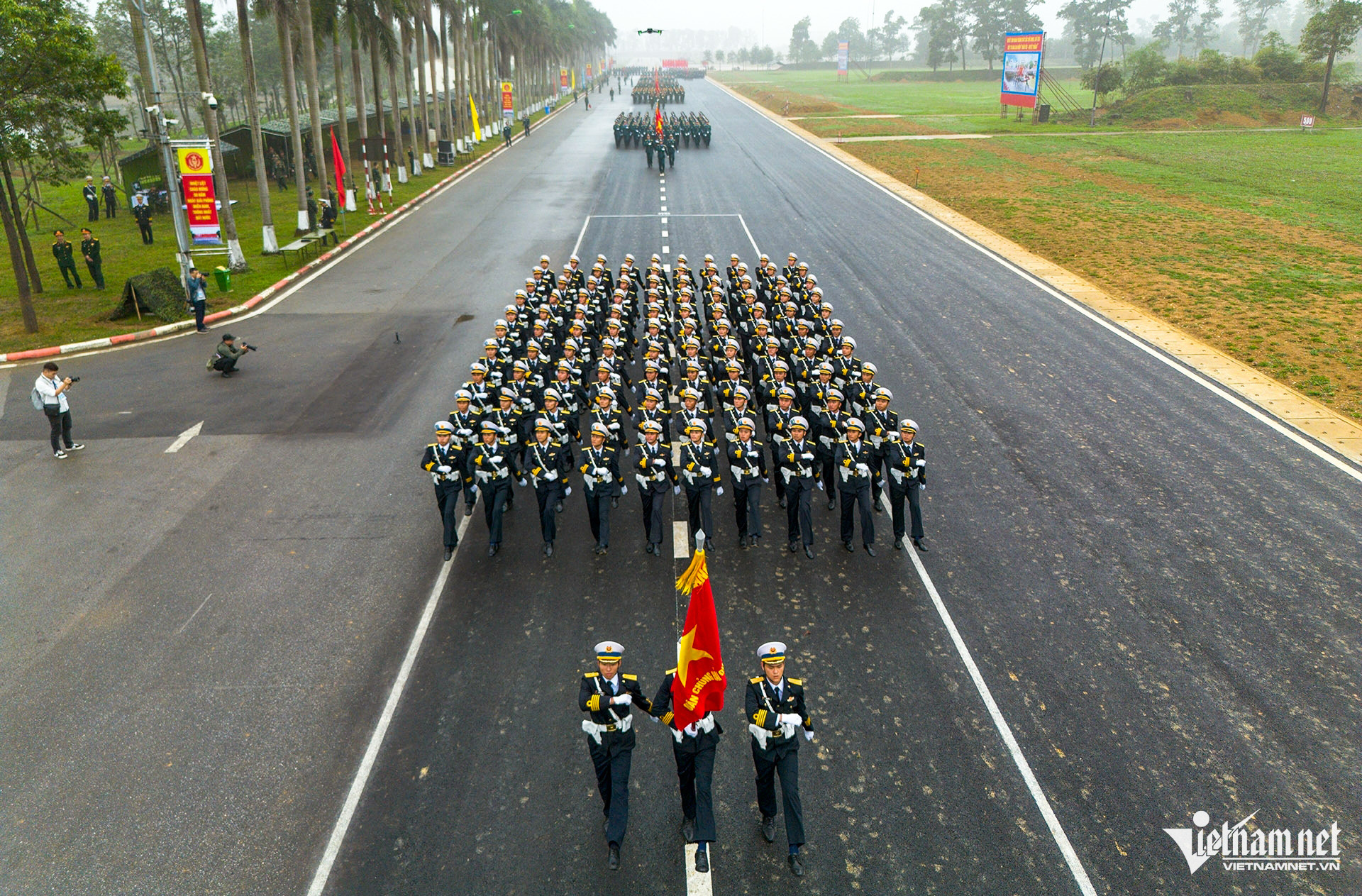 vietnam parade.jpg3.jpg