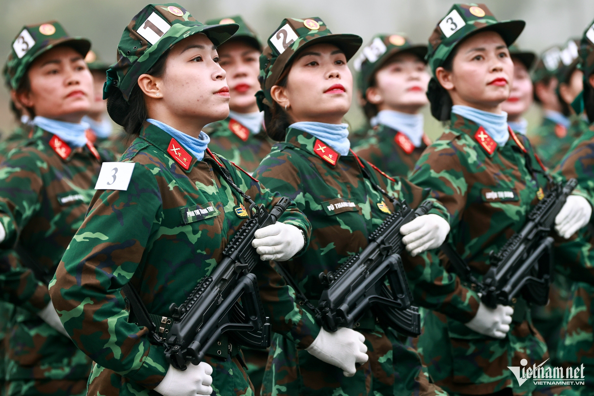 vietnam parade.jpg7.jpg