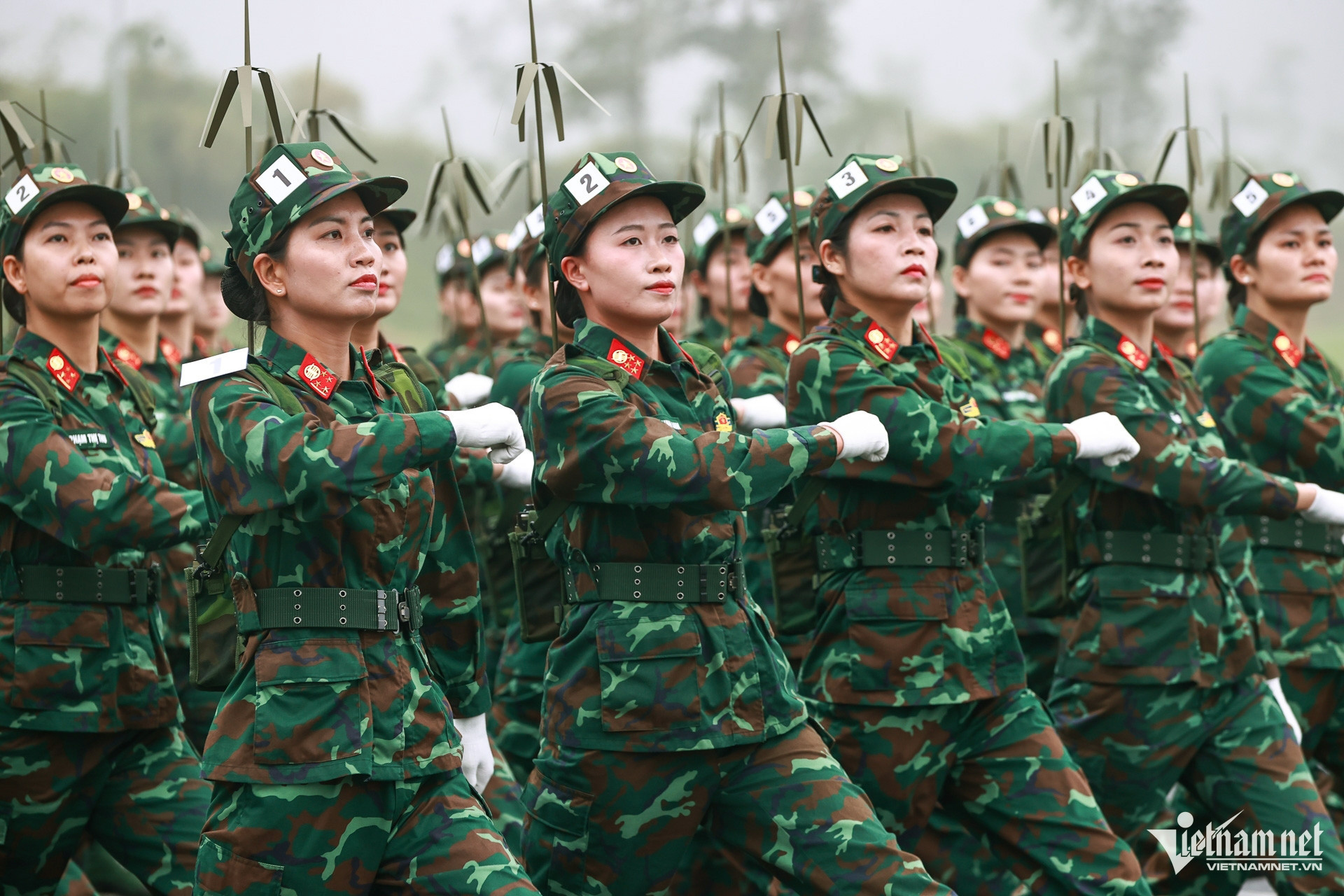 vietnam parade.jpg9.jpg