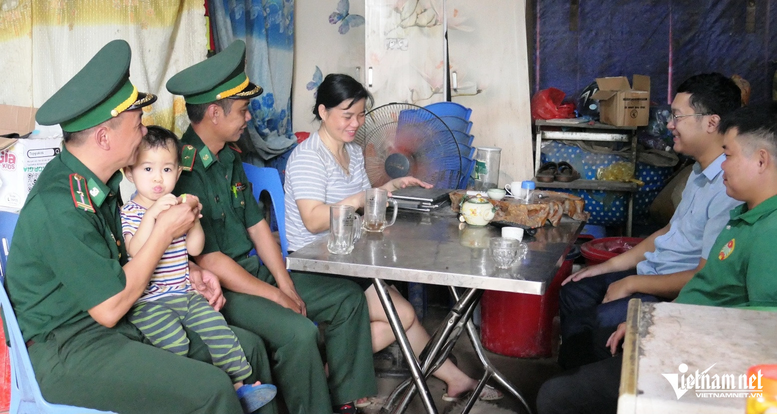 vietnam border guards.jpg3.jpg