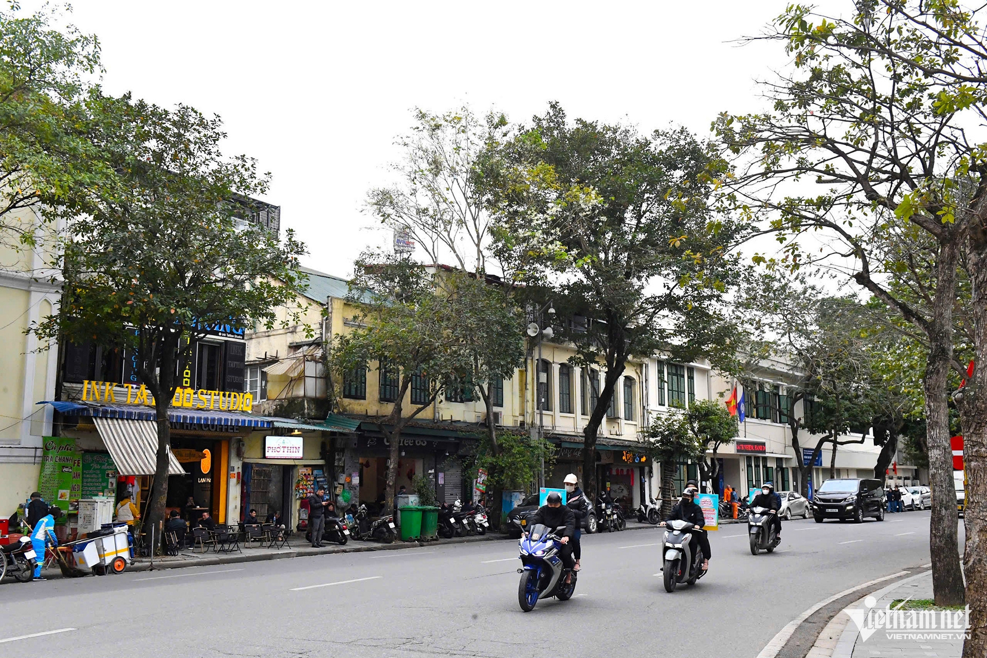 hoan kiem lake10.jpg