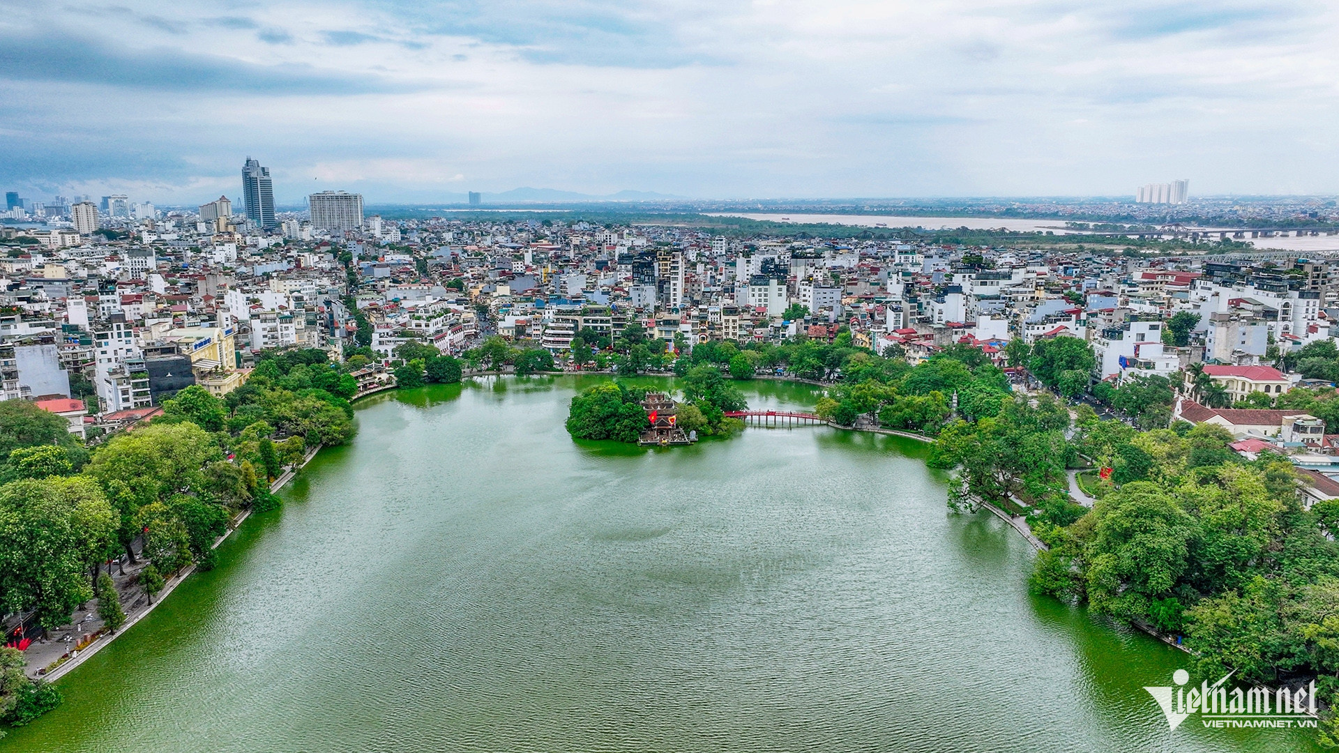 hoan kiem lake13.jpg