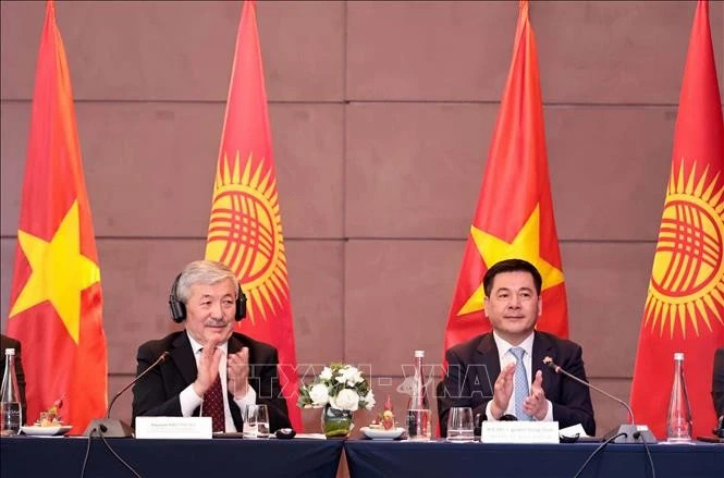 Kyrgyz PM meets with Vietnamese business community