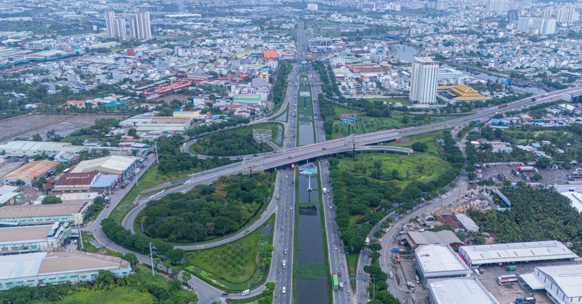 HCM City to invest in 8 major transport projects connecting Long An