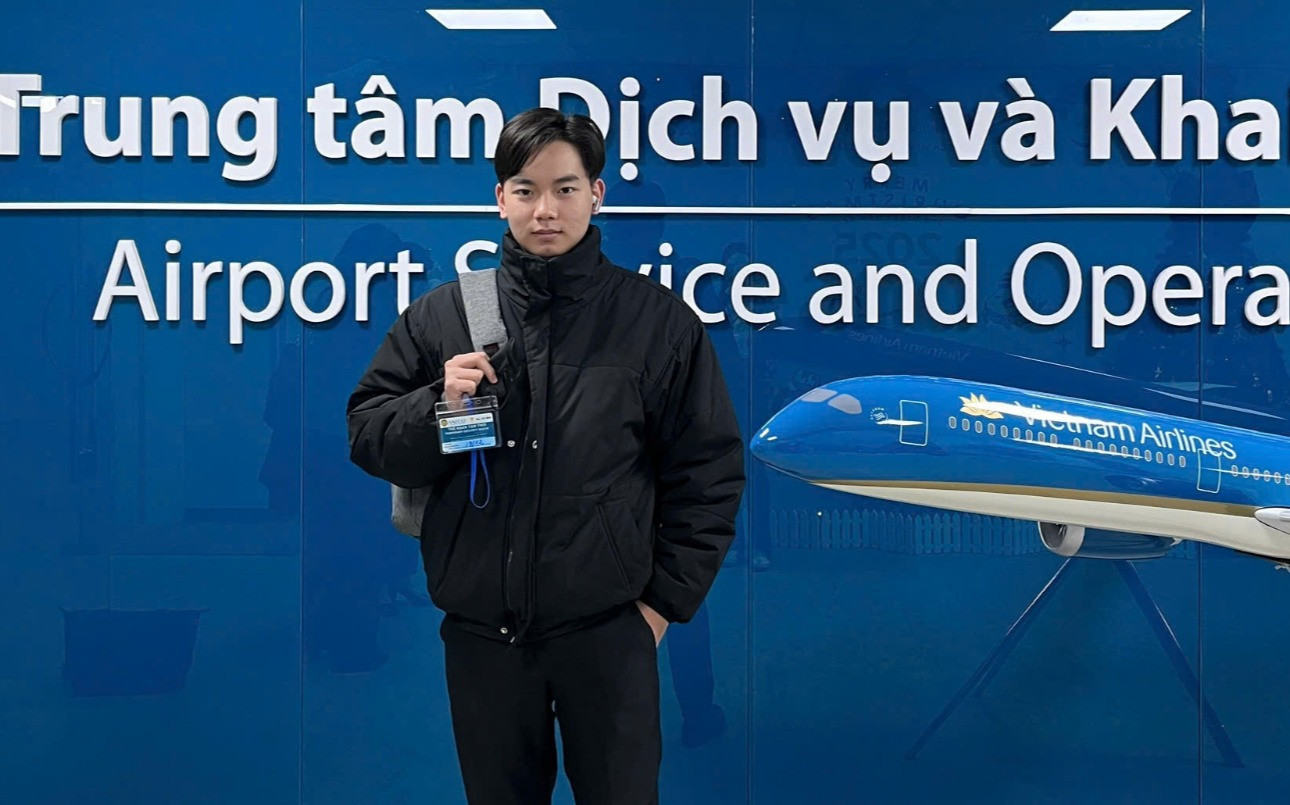 flight attendant.jpg