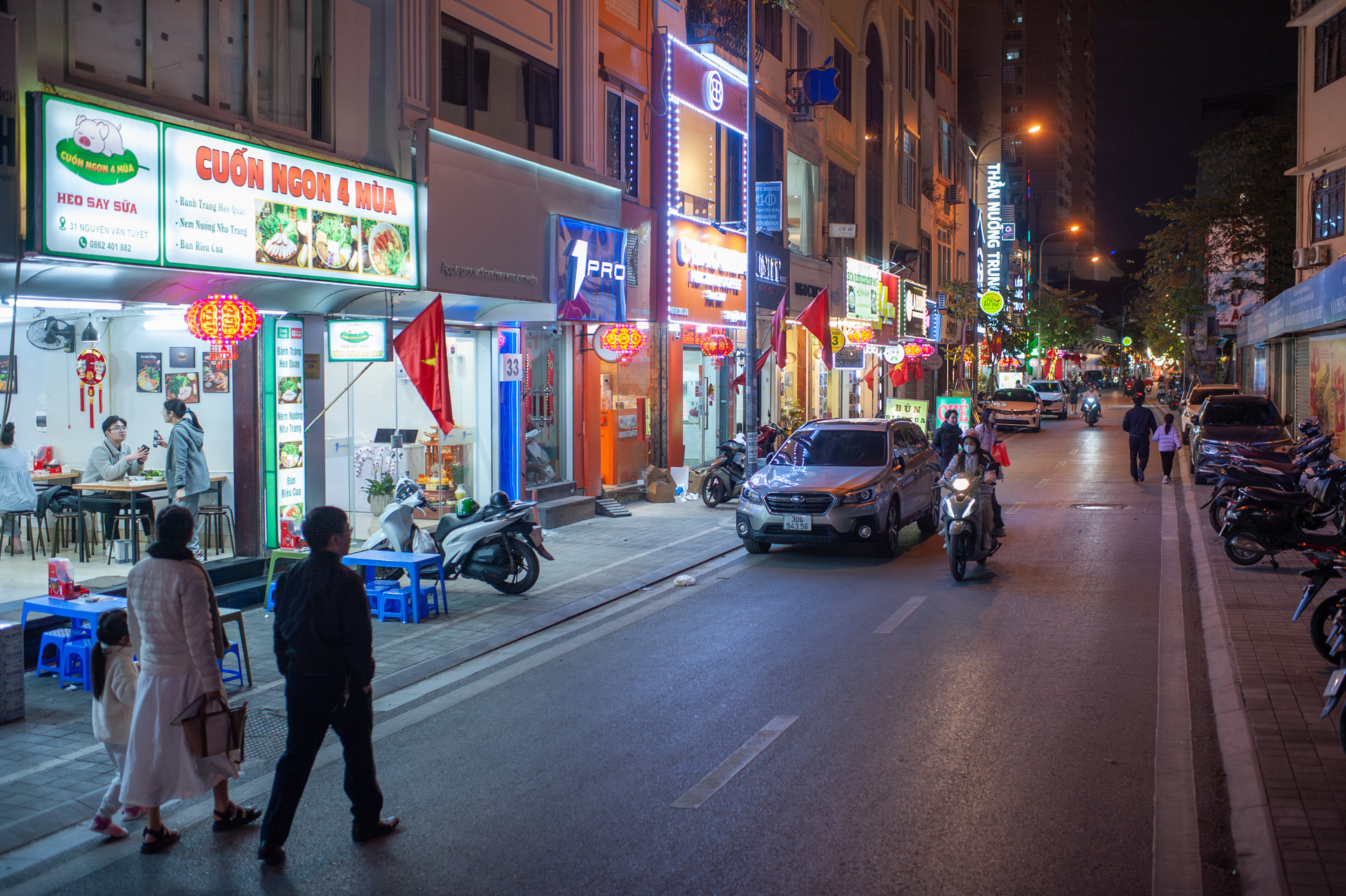 hanoi pedestrian road1.jpg