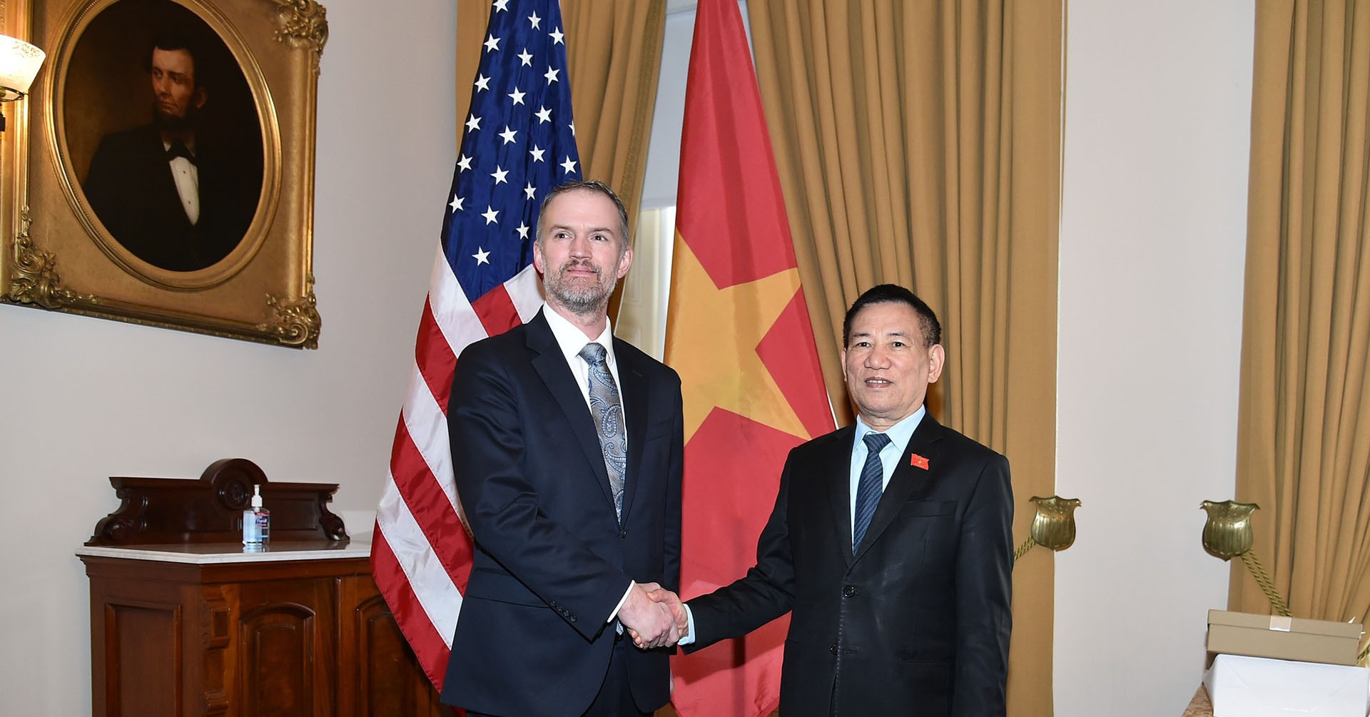 Vietnam, US agree to launch tax and trade negotiations