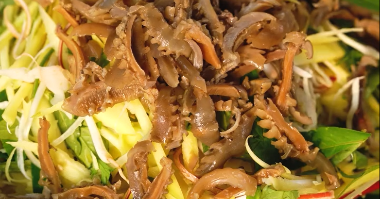 Bizarre-looking sea delicacy surprises diners with its delicious taste