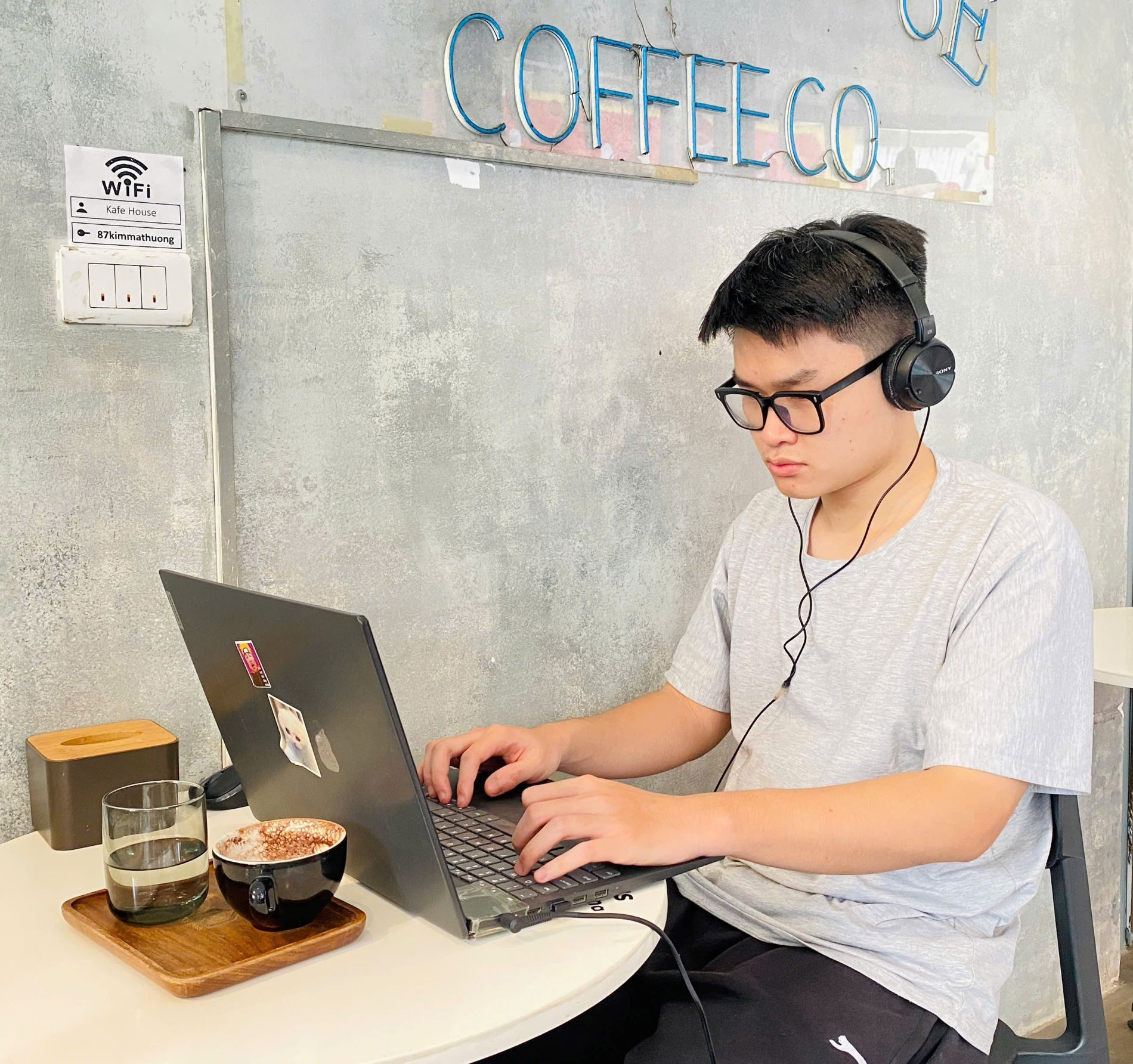 hoc o quan cafe3.jpg