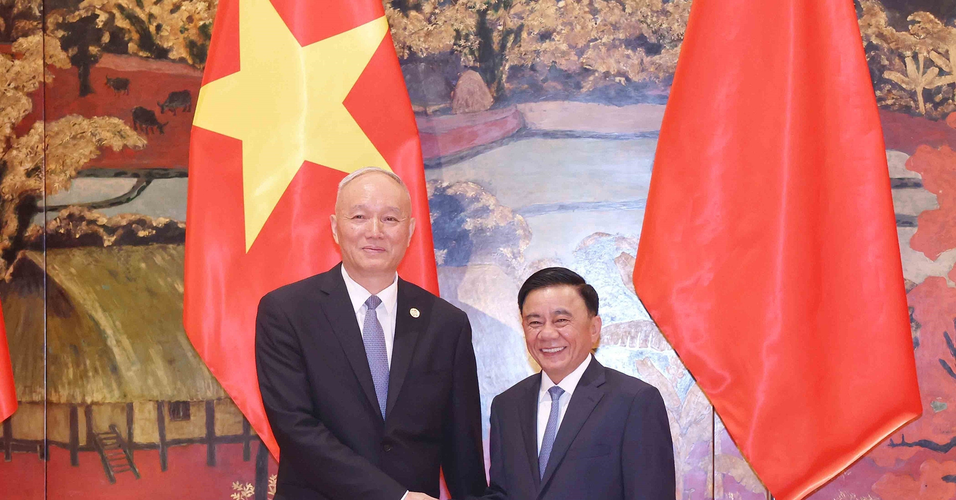 Vietnam, China Politburo leaders meet to strengthen Party-to-Party ties