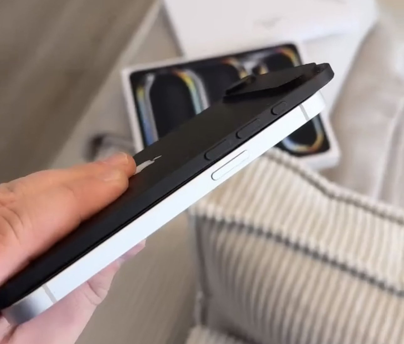 iPhone 17 Air vs iPhone 16e.jpg