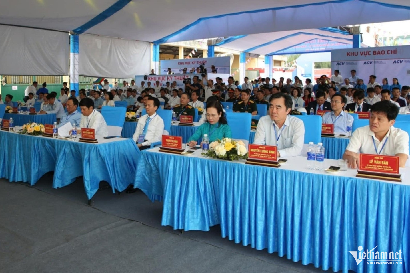 W-san bay dong hoi.jpg