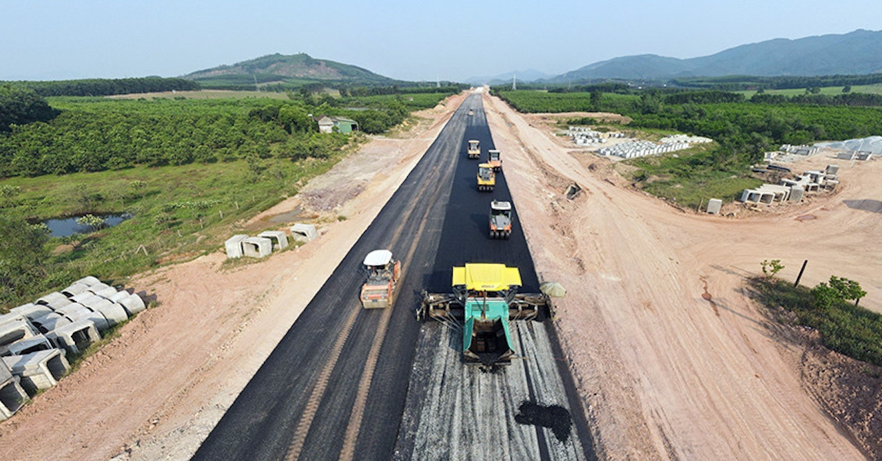 Vietnam aims to open four key North–South expressway sections by April 30