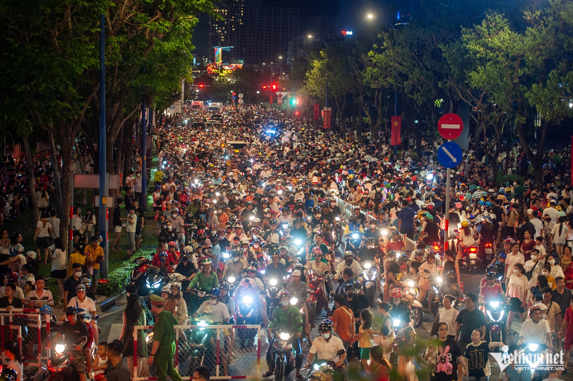 saigon fireworks.jpg