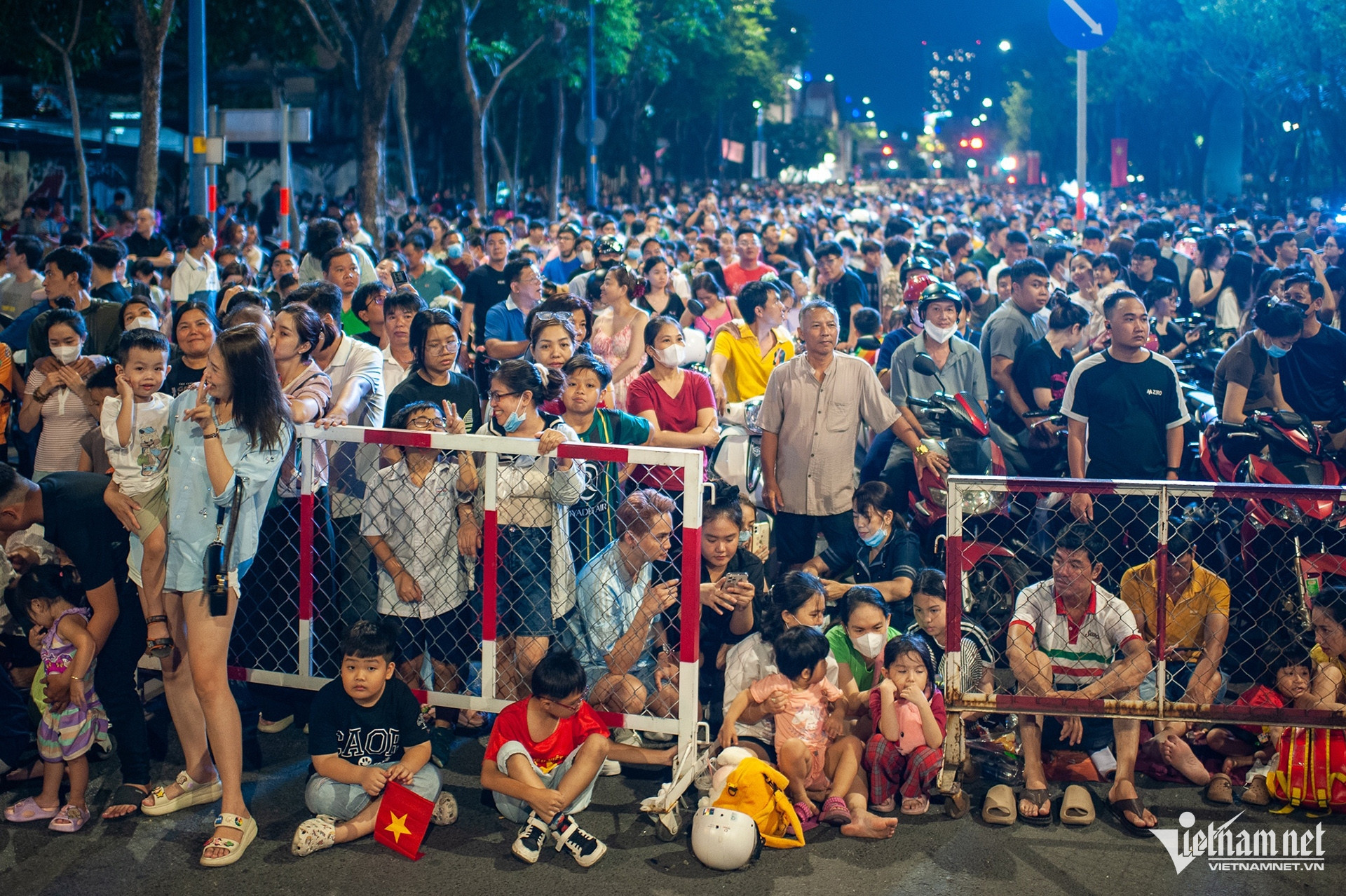 saigon fireworks1.jpg