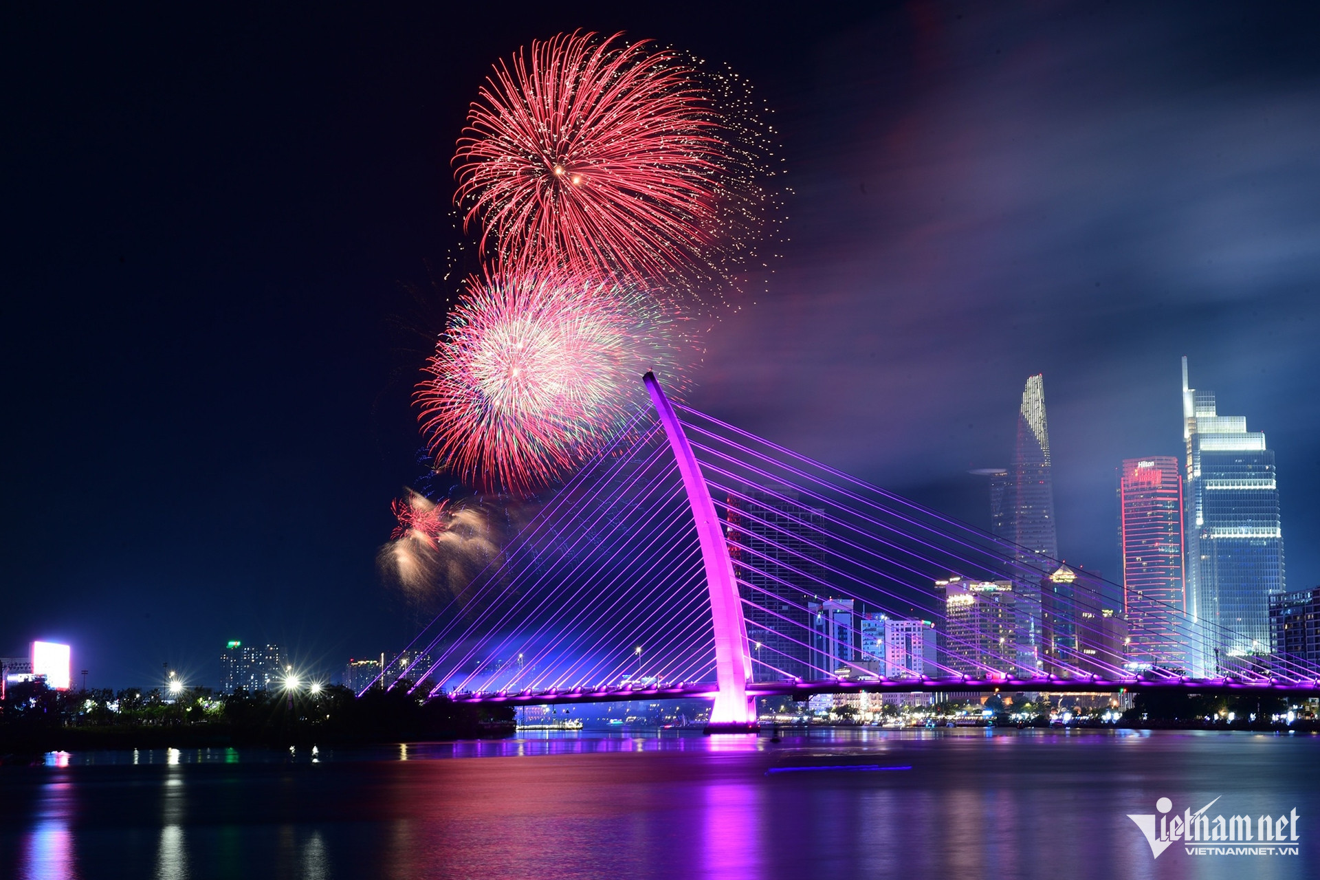 saigon fireworks6.jpg