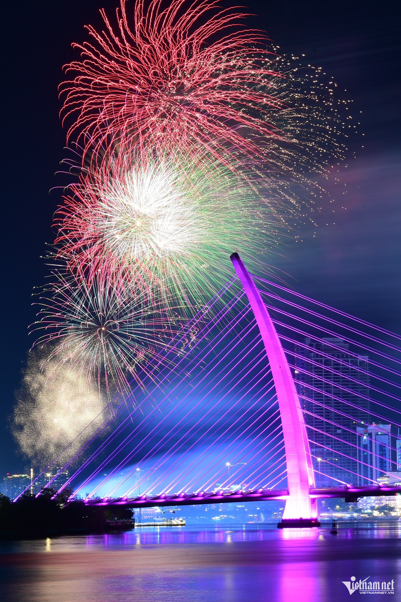 saigon fireworks7.jpg