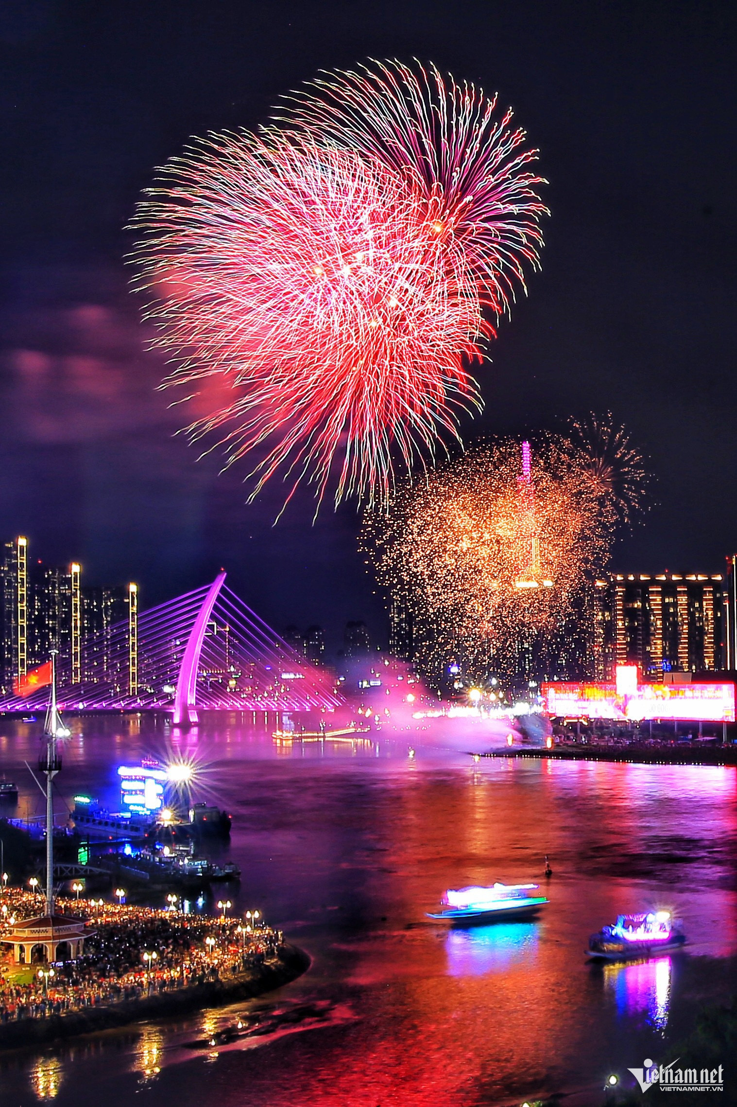 saigon fireworks8.jpg